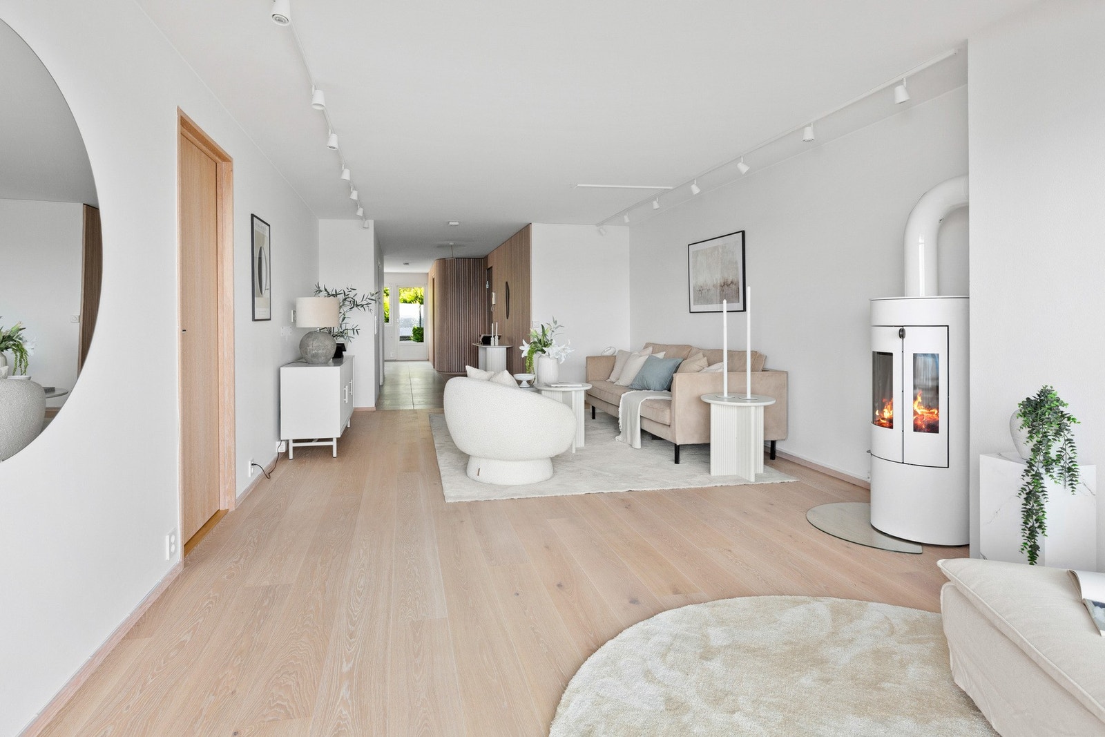 Varmekabler i hallen/gang, bad og toalett ellers varmefolie på de øvrige rommene Galleribilde