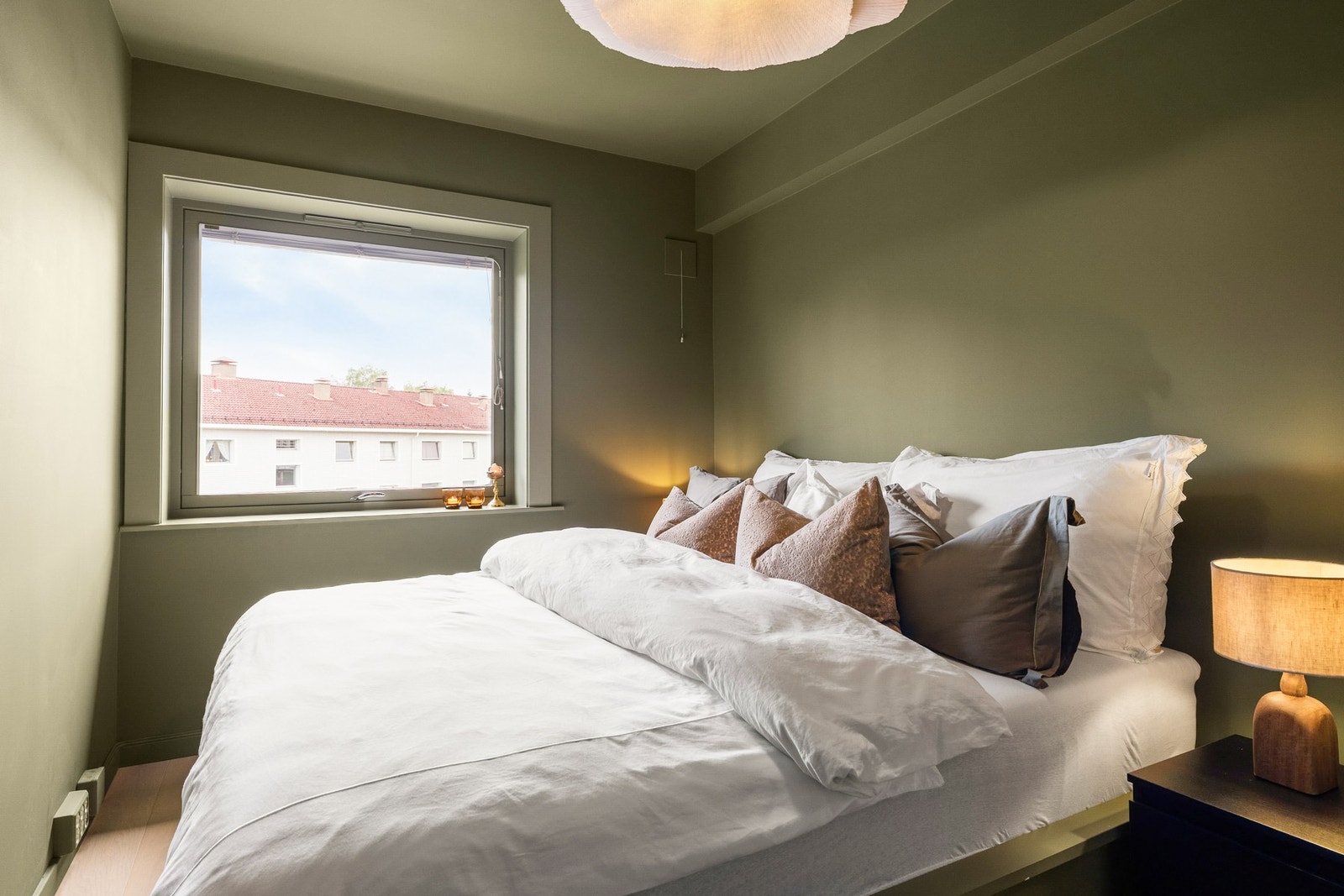 Boligen har to soverom som ligger vegg-i-vegg med hverandre. Galleribilde