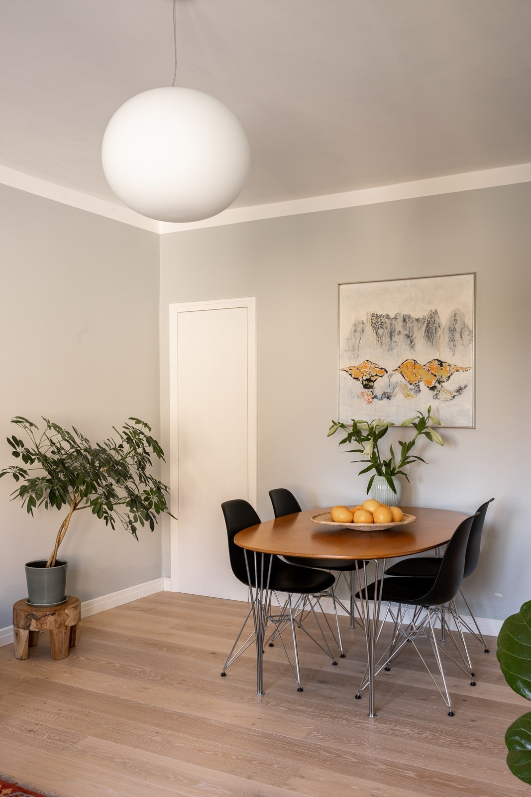 Godt med oppbevaring i tre innvendige kott i leiligheten - hvorav den ene er i stuen Galleribilde