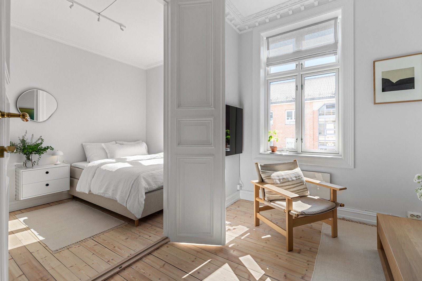 Hovedsoverommet ligger i enkel adkomst fra stuen. Galleribilde