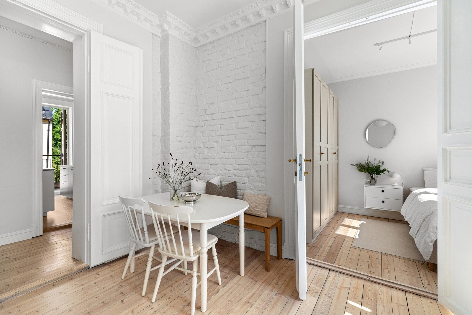 Avsatt plass til spisebord for sosiale sammenkomster Galleribilde