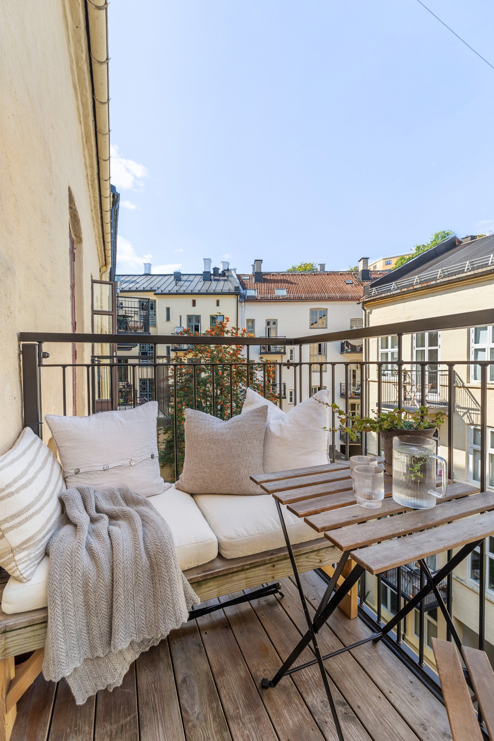 Her er det god plass til utemøbler. Galleribilde