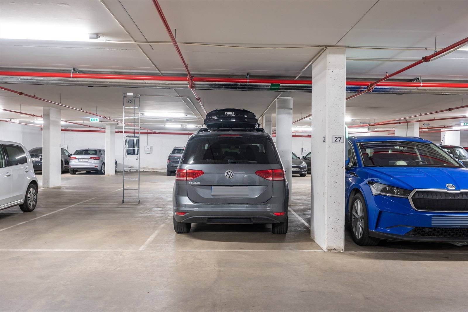 Garasjeplass med mulighet for montering av EL-lader følger med. Galleribilde