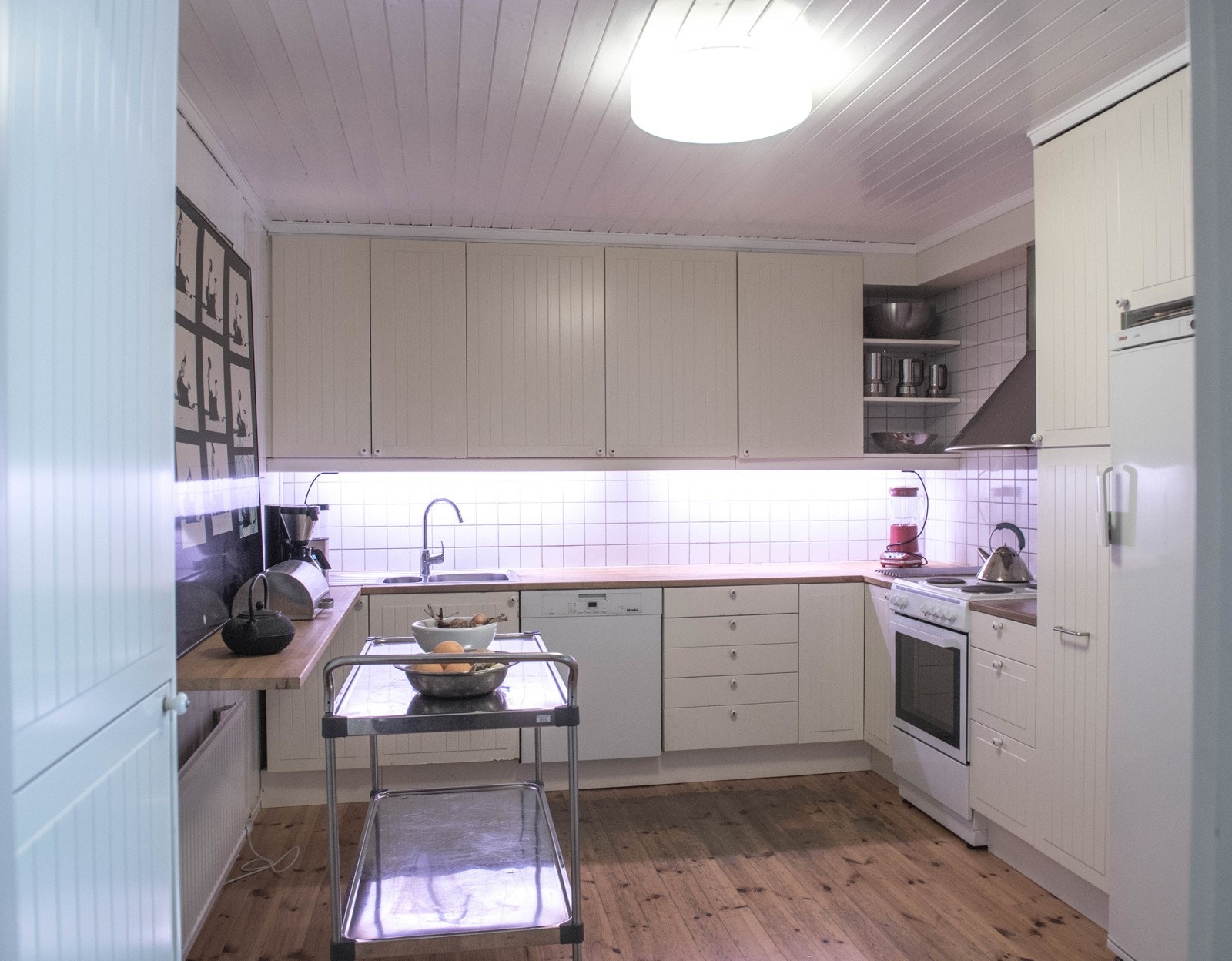 Kjøkkenet i hovedhuset - fra Ikea. Galleribilde