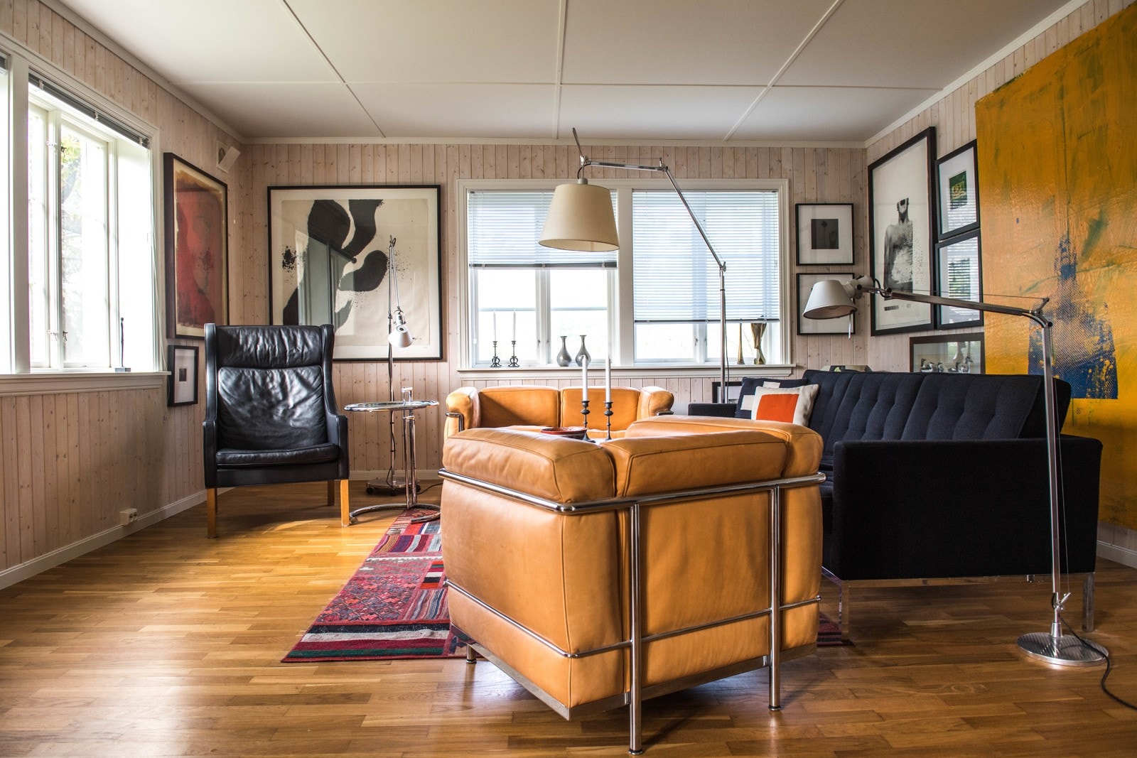 Stuen innenfor spisestuen - i den eldre delen. Galleribilde