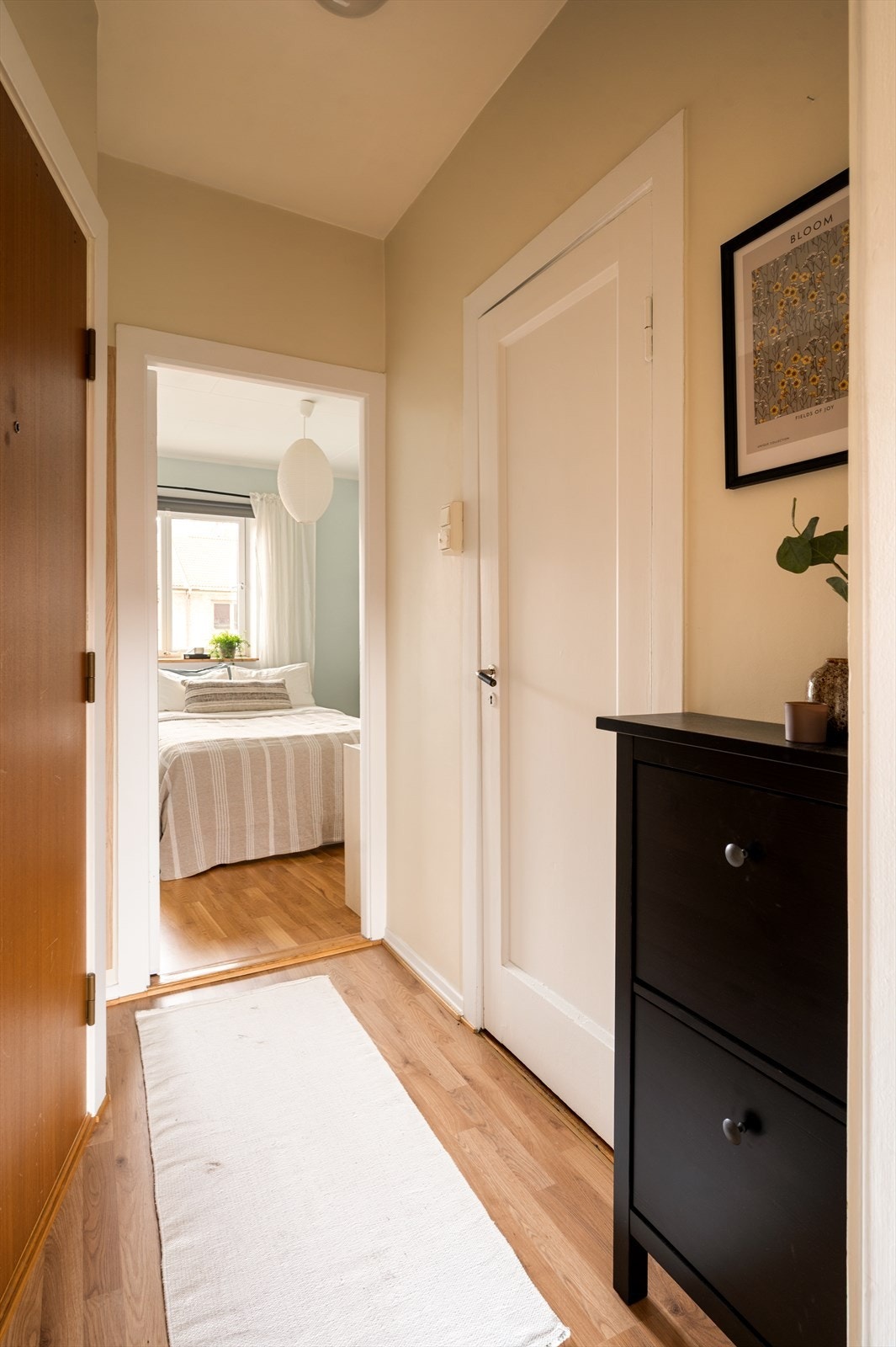 Leilighetens entré er innbydende og gir et godt førsteinntrykk av leiligheten. Galleribilde