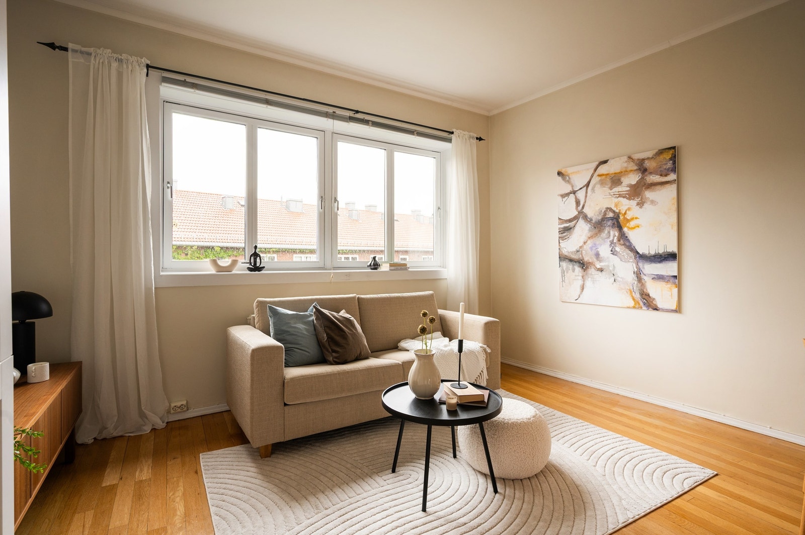 Rommet er av god størrelse slik at man med enkelthet kan innrede etter eget ønske og personlige stil. Galleribilde