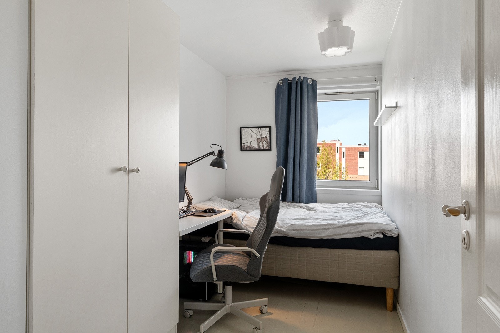 Det er gode oppbevaringsmuligheter på alle rom. Galleribilde