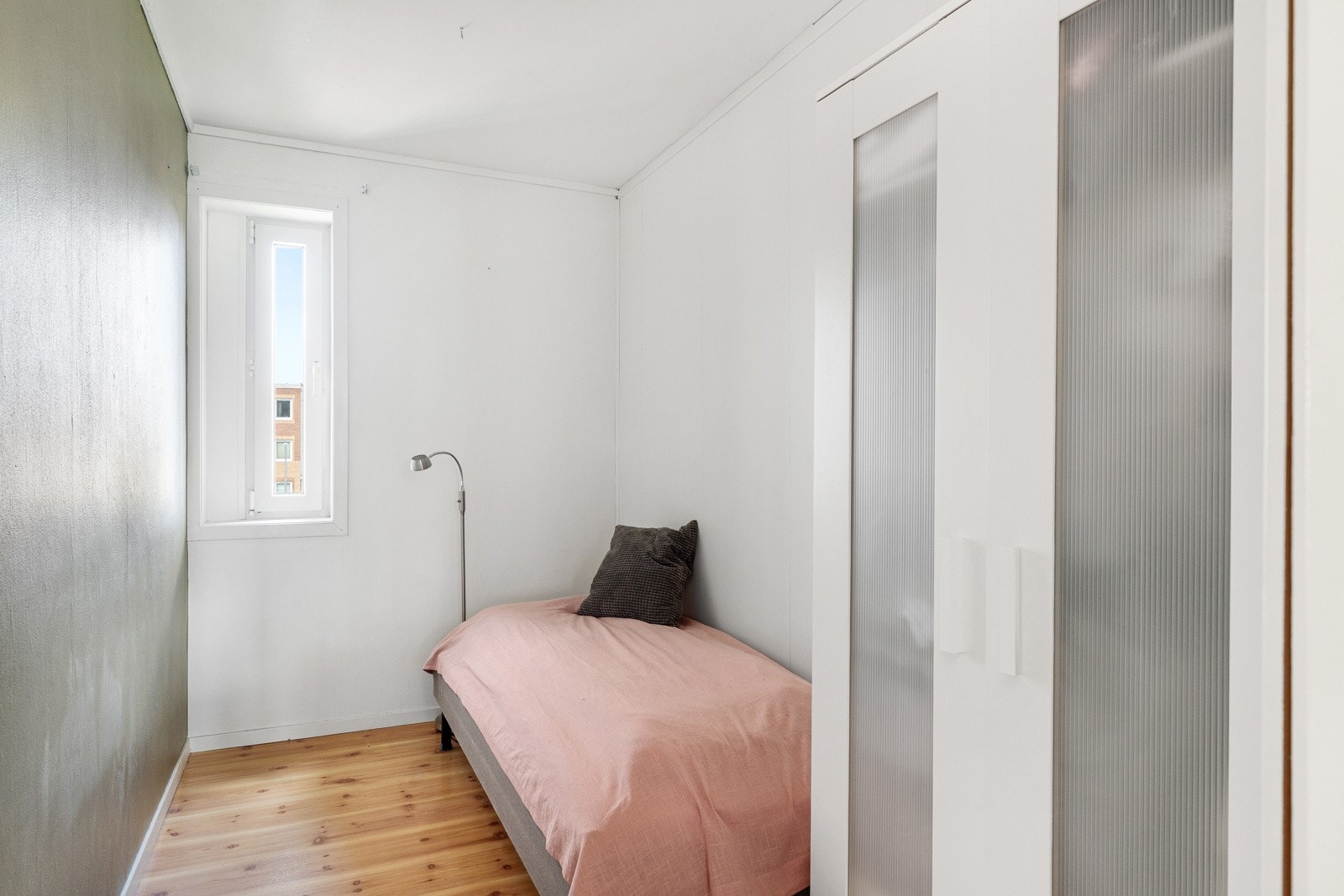 Kontor på 6 kvm med mange bruksmuligheter. (Dette er ikke et godkjent soverom). Galleribilde
