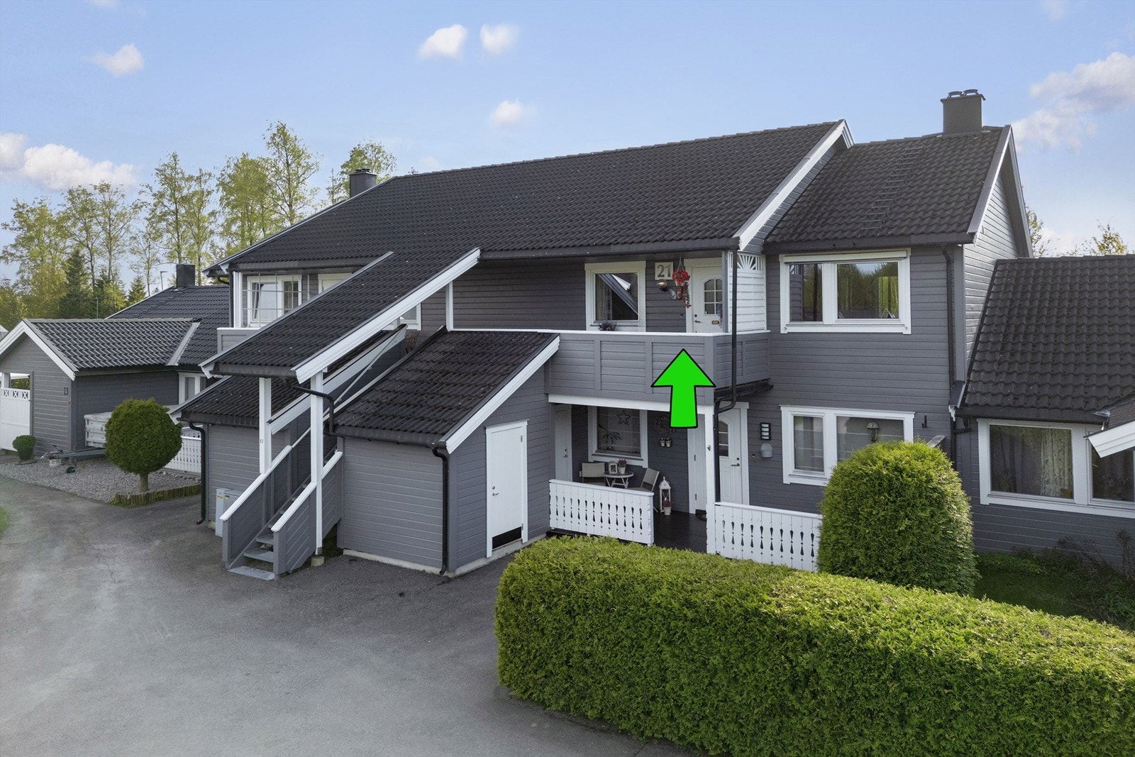 Stor fin leilighet i 2.etg. - To store verandaer - En på hver side Galleribilde