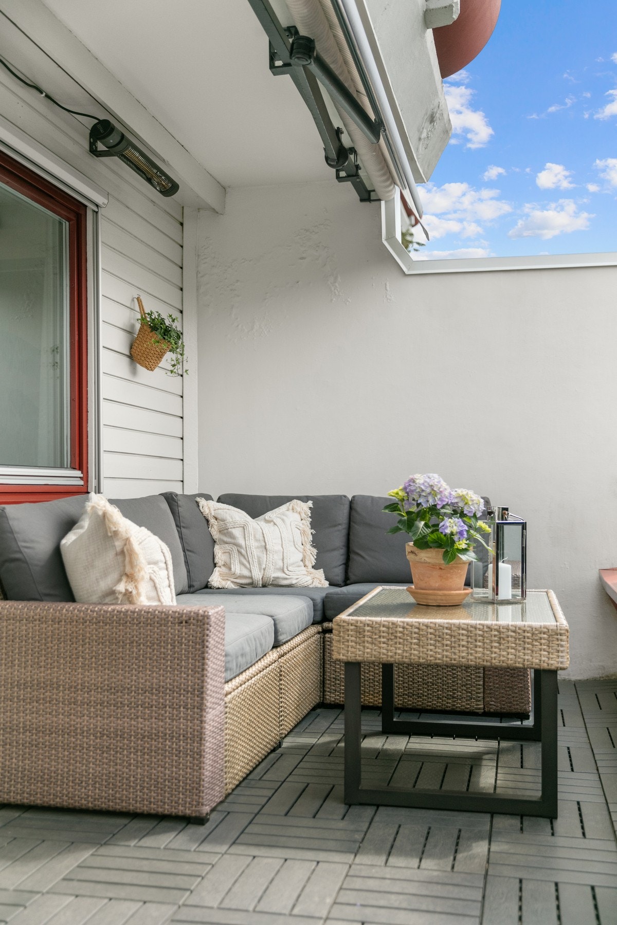 En lun uteplass som er mye brukt av dagens eiere Galleribilde