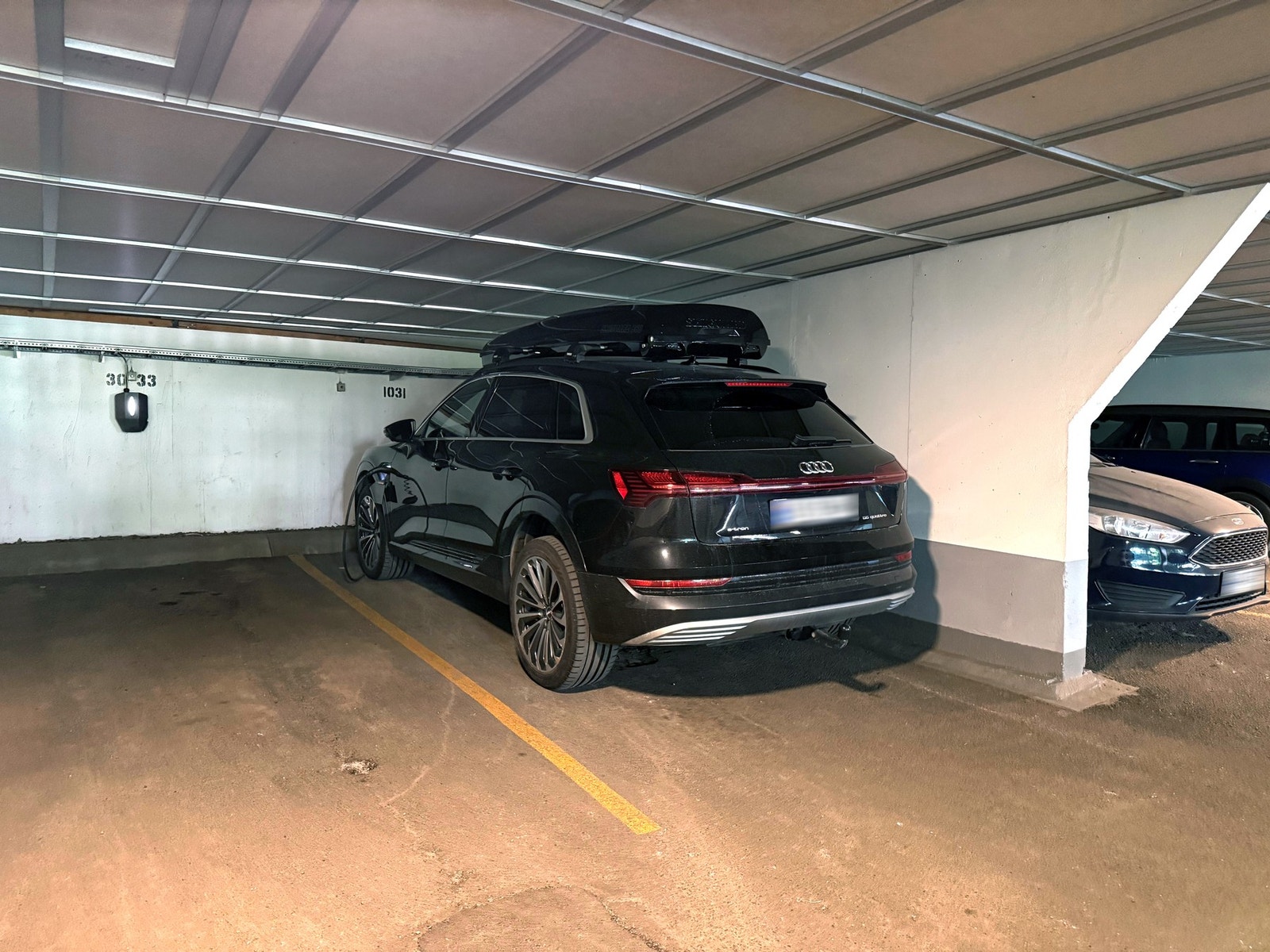 Leiligheten disponerer én garasjeplass med elbillader. Separat gjesteparkering Galleribilde