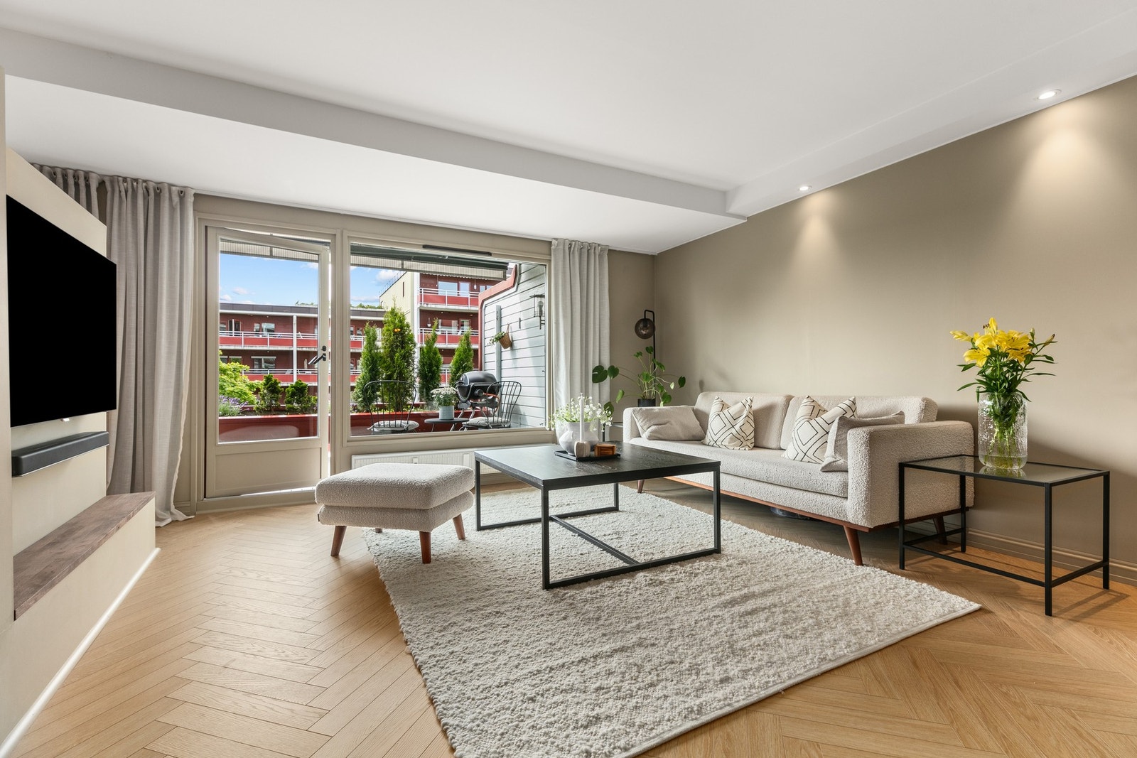 Leiligheten oppleves usjenert og med lite innsyn Galleribilde