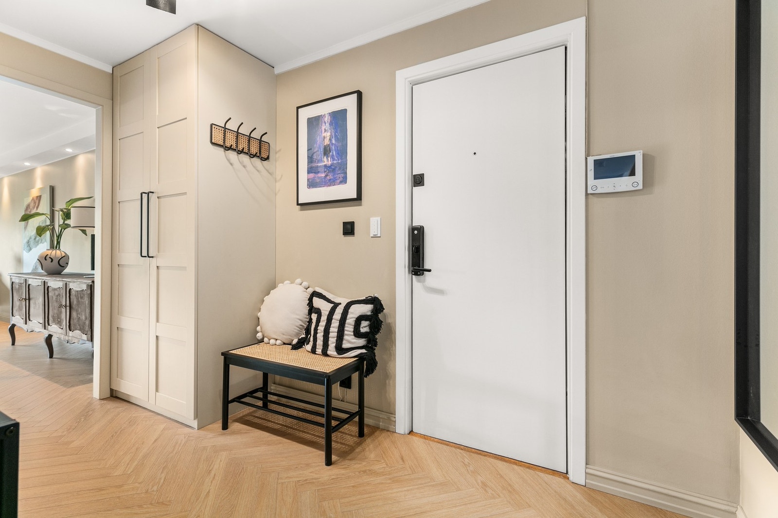 Inngangsdør med smartlås og porttelefon med kamera Galleribilde