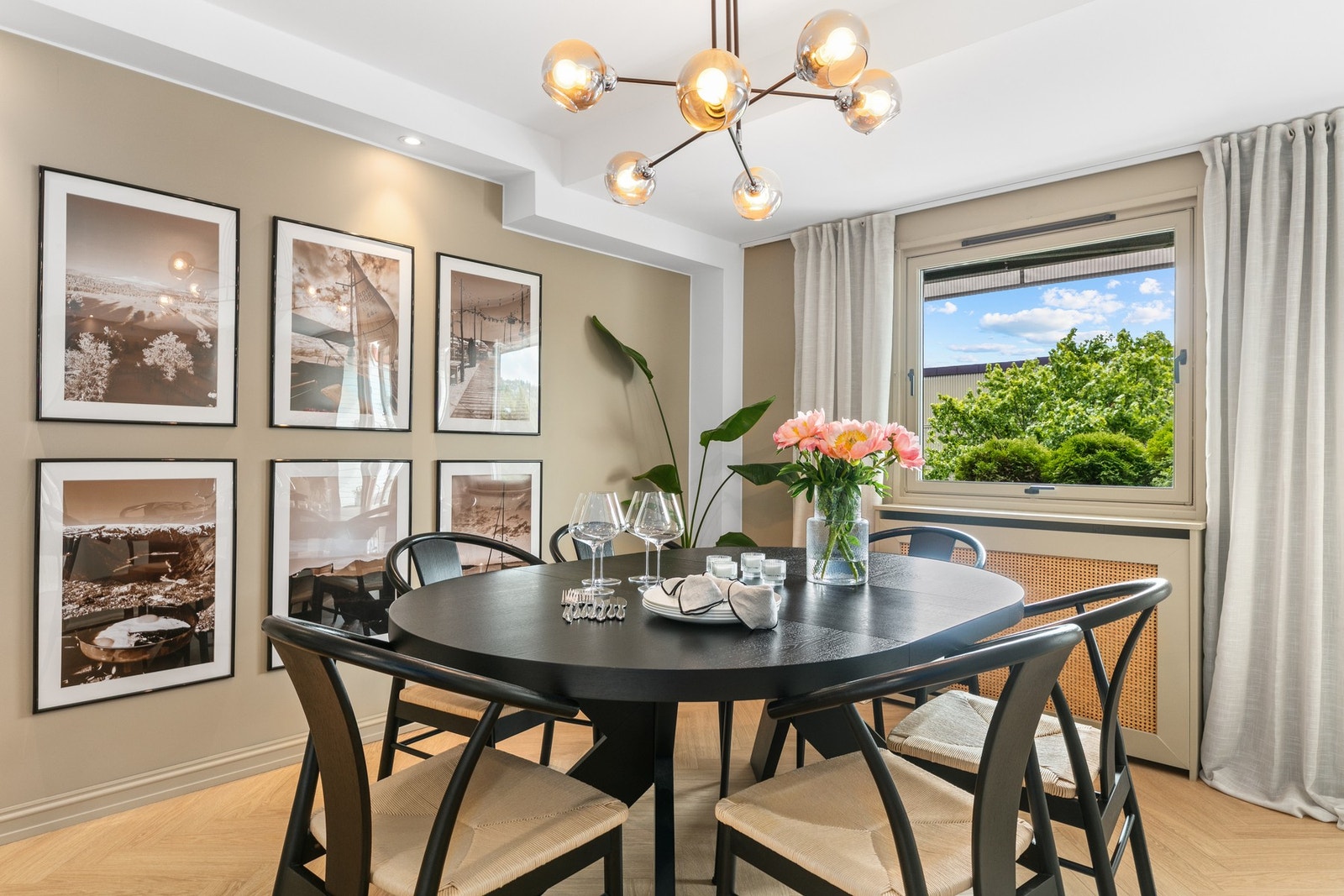 Det er mulig å etablere et tredje soverom der hvor dagens spisestue er plassert Galleribilde