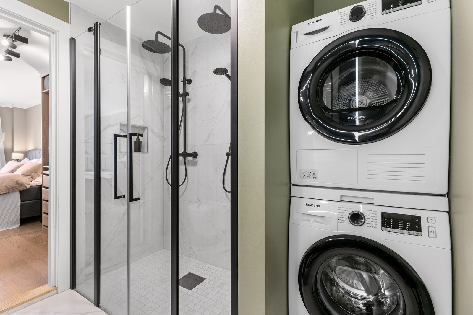 Vaskemaskin og tørketrommel følger med leiligheten. Nye i desember 2020 Galleribilde