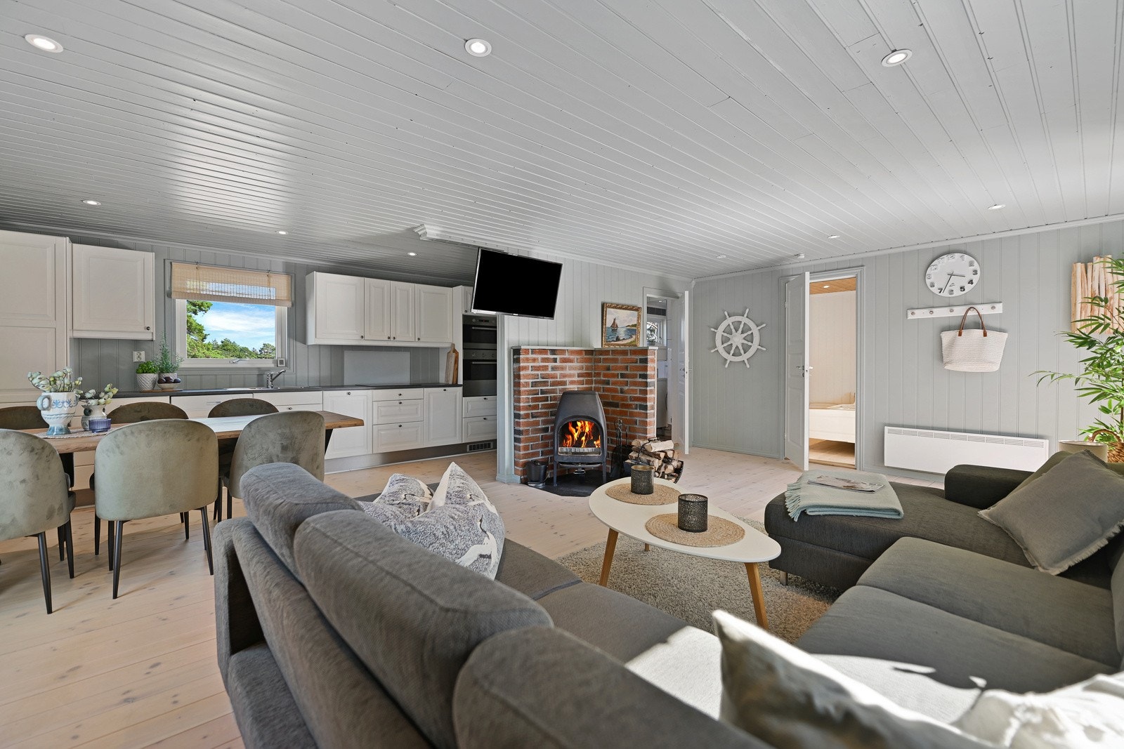 Det er åpen løsning mot kjøkkenet Galleribilde