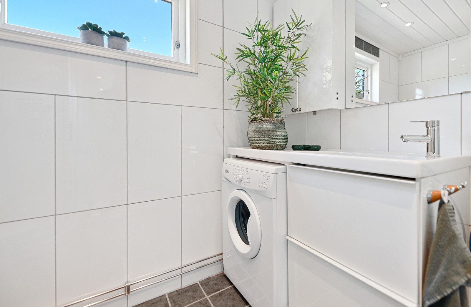 Opplegg for vaskemaskin på kjøkkenet Galleribilde