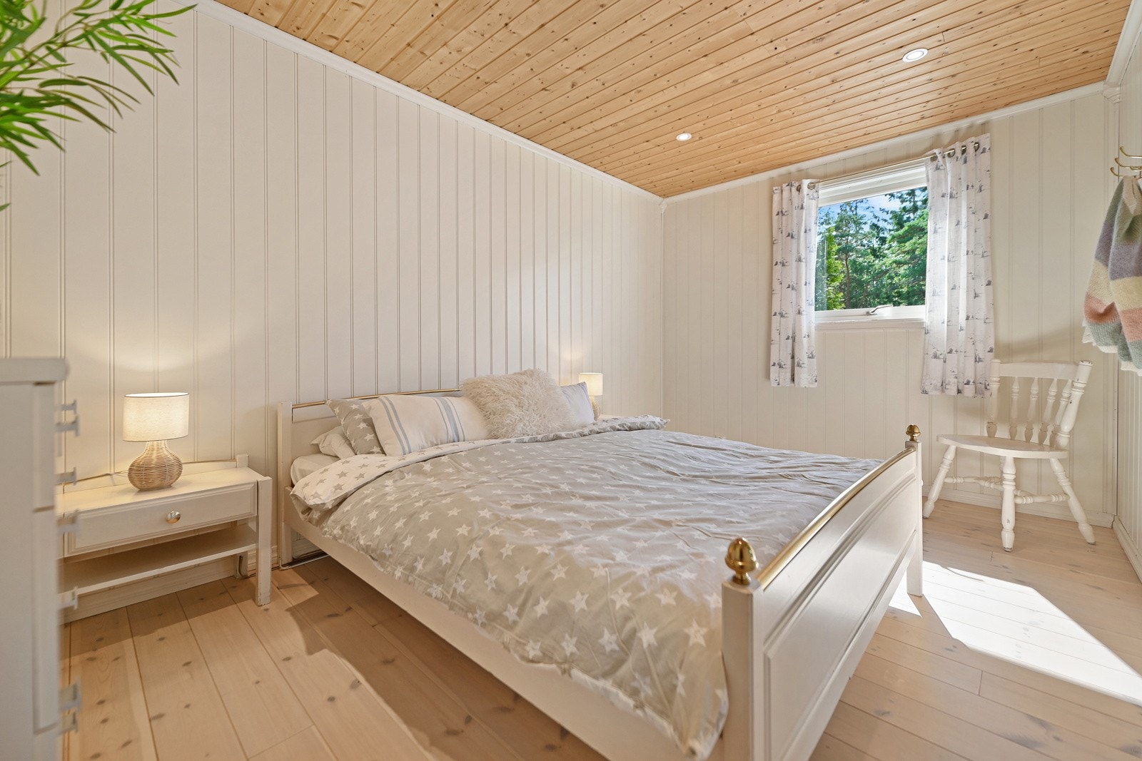 Stort soverom i 1. etasje Galleribilde