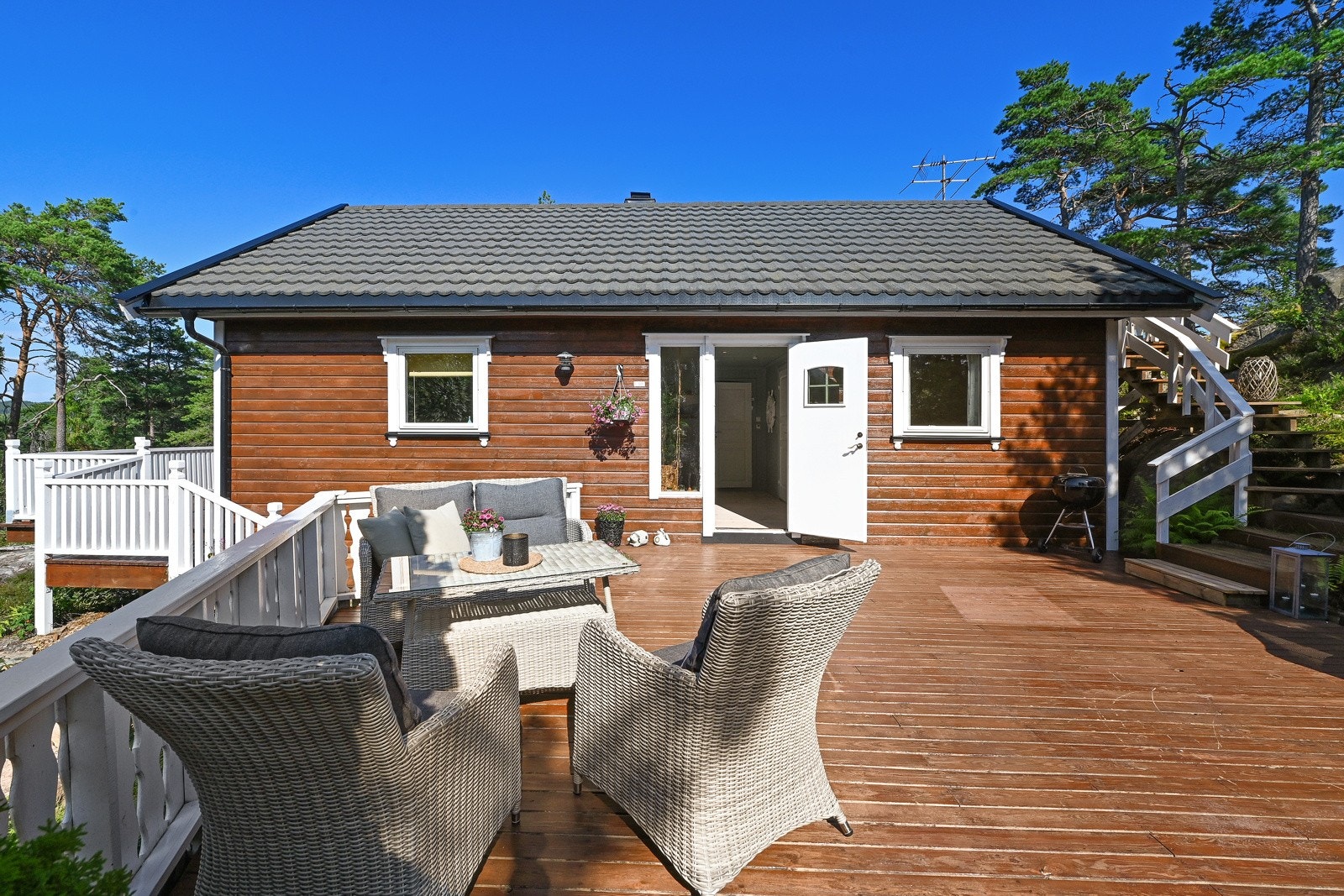 Stor terrasse, skjermet og solrik Galleribilde