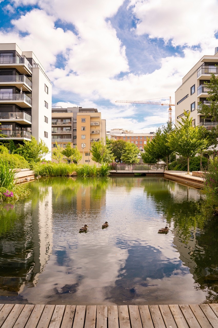 Koselig vannspeil mellom leilighetene i nabolaget Galleribilde