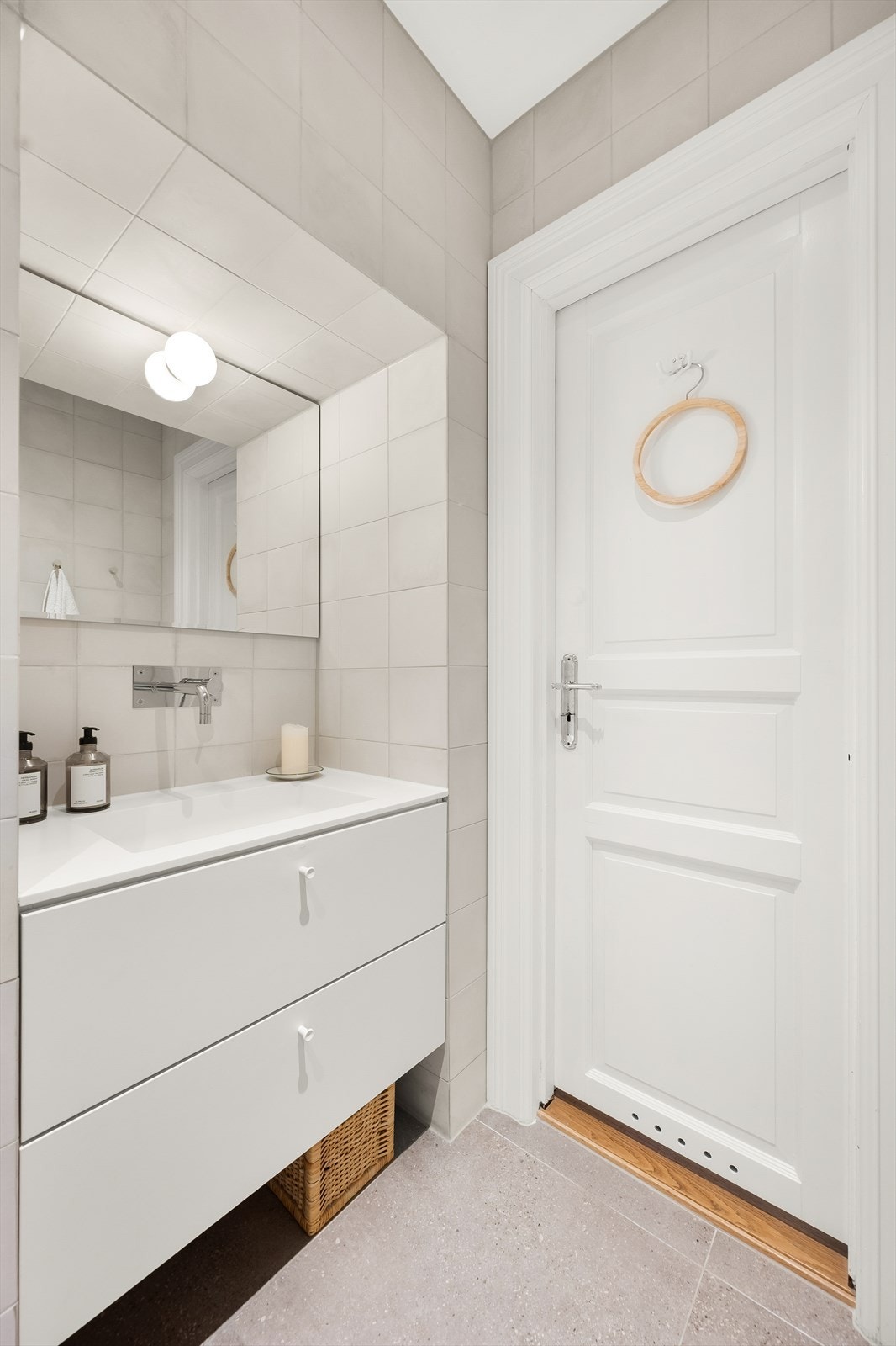 Smakfulle og tidløse materialvalg med elektrisk gulvvarme. Galleribilde