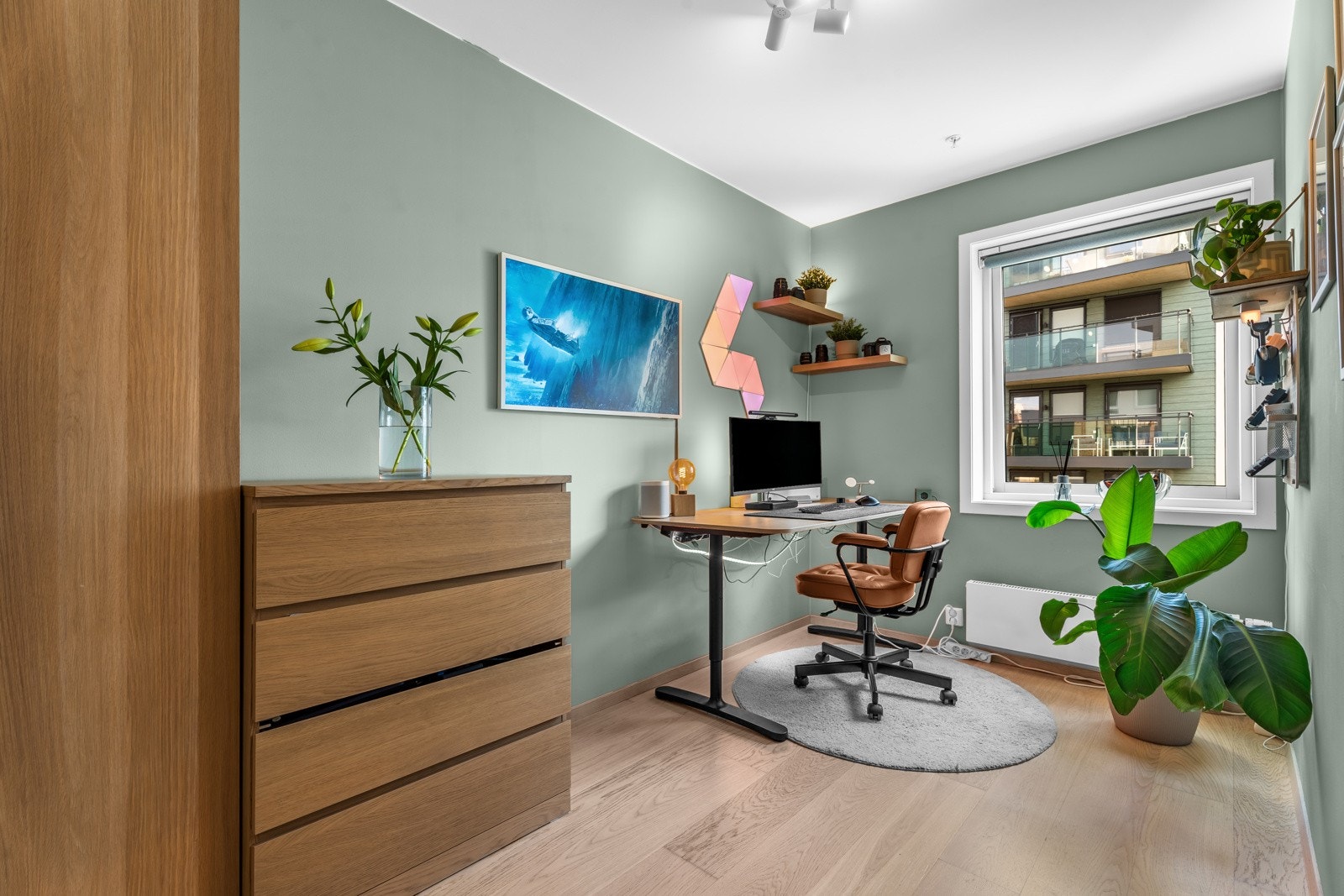 Det andre soverommet har plass til seng, skrivepult eller annet ønsket møblement. Galleribilde