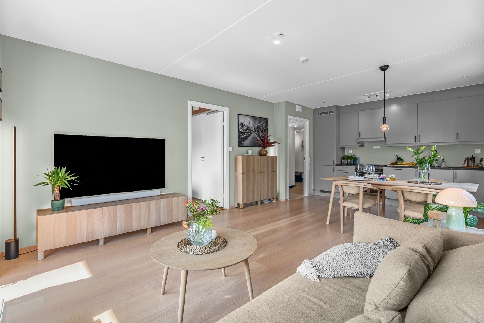 Leiligheten ligger fint til i byggets 5.etasje med heisadkomst. Galleribilde