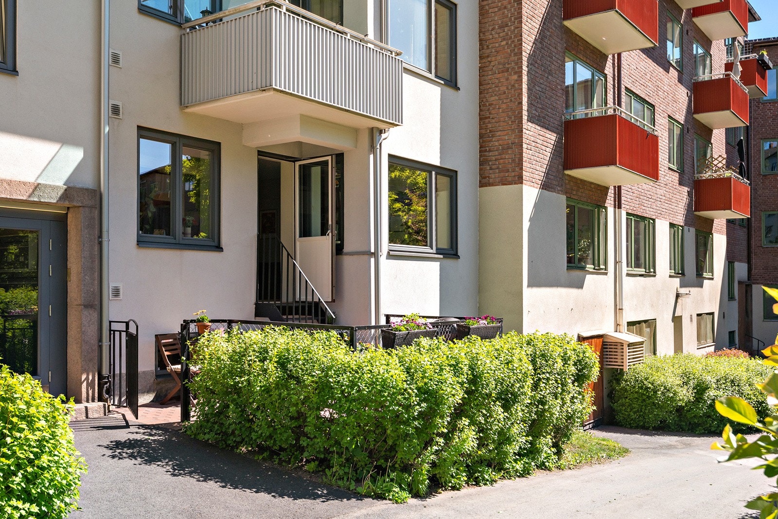 Her får du det beste fra to verdener: Den urbane nærheten til kaféer, butikker og kollektivtransport, kombinert med en stille, grønn oase rett utenfor døren. Galleribilde