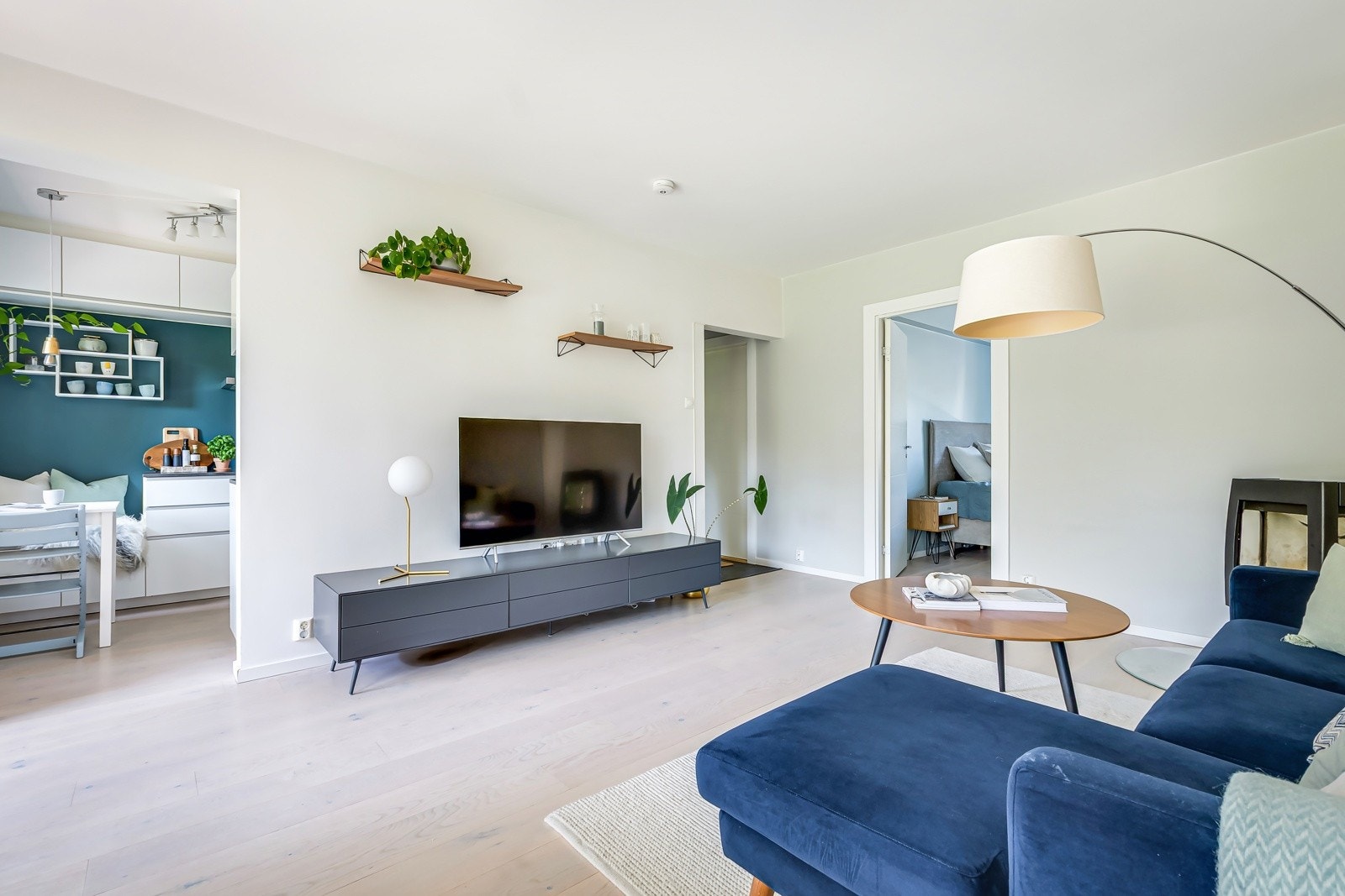 Her er det lett å trives - enten du slapper av alene eller inviterer venner. Fibernett er inkludert i de månedlige felleskostnadene. Galleribilde