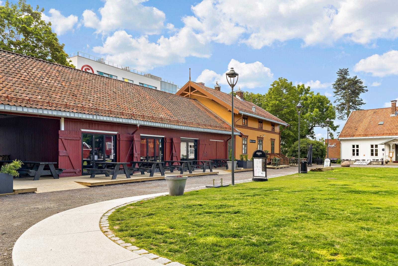 Idylliske Lillo gård med restaurant og butikker Galleribilde