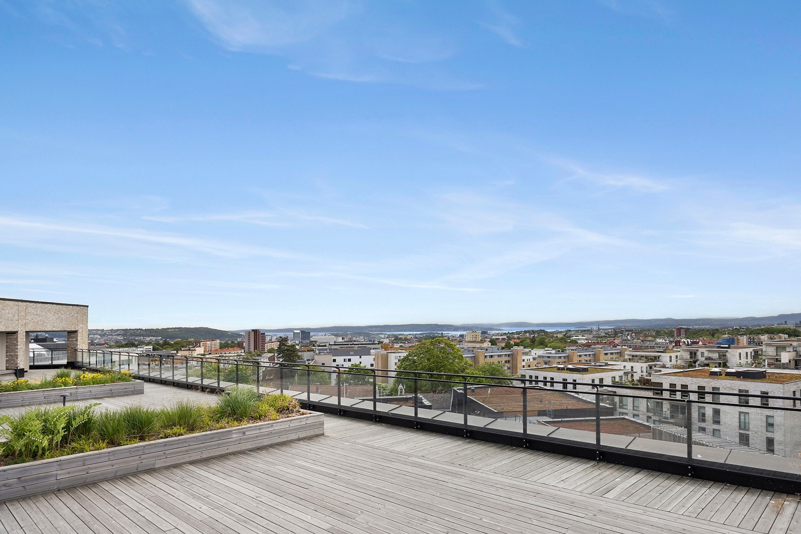 Felles takterrasse med utsikt og optimale solforhold Galleribilde