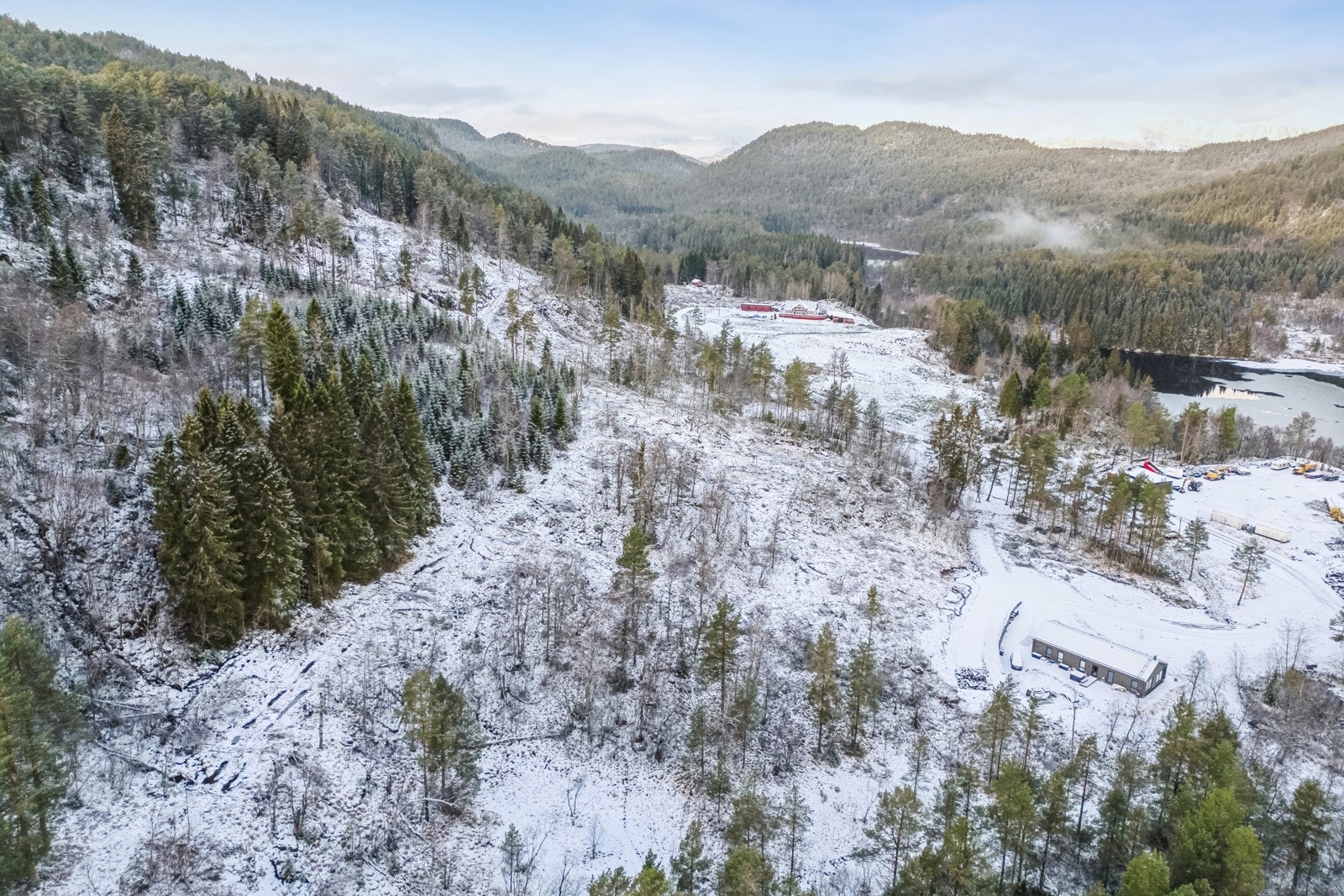 Opparbeidet tekniske anlegg, vei, vann- og kloakkledninger, er inklusive i prisen. Galleribilde