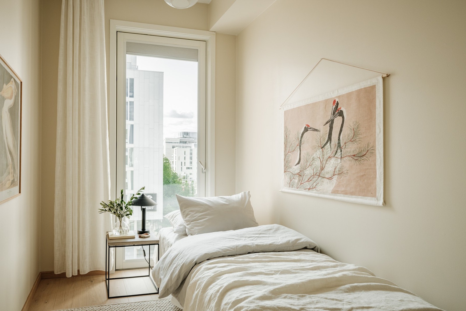 Det andre soverommet er også lyst og har gode møbleringsmuligheter, ideelt som barnerom, gjesterom eller hjemmekontor. Galleribilde