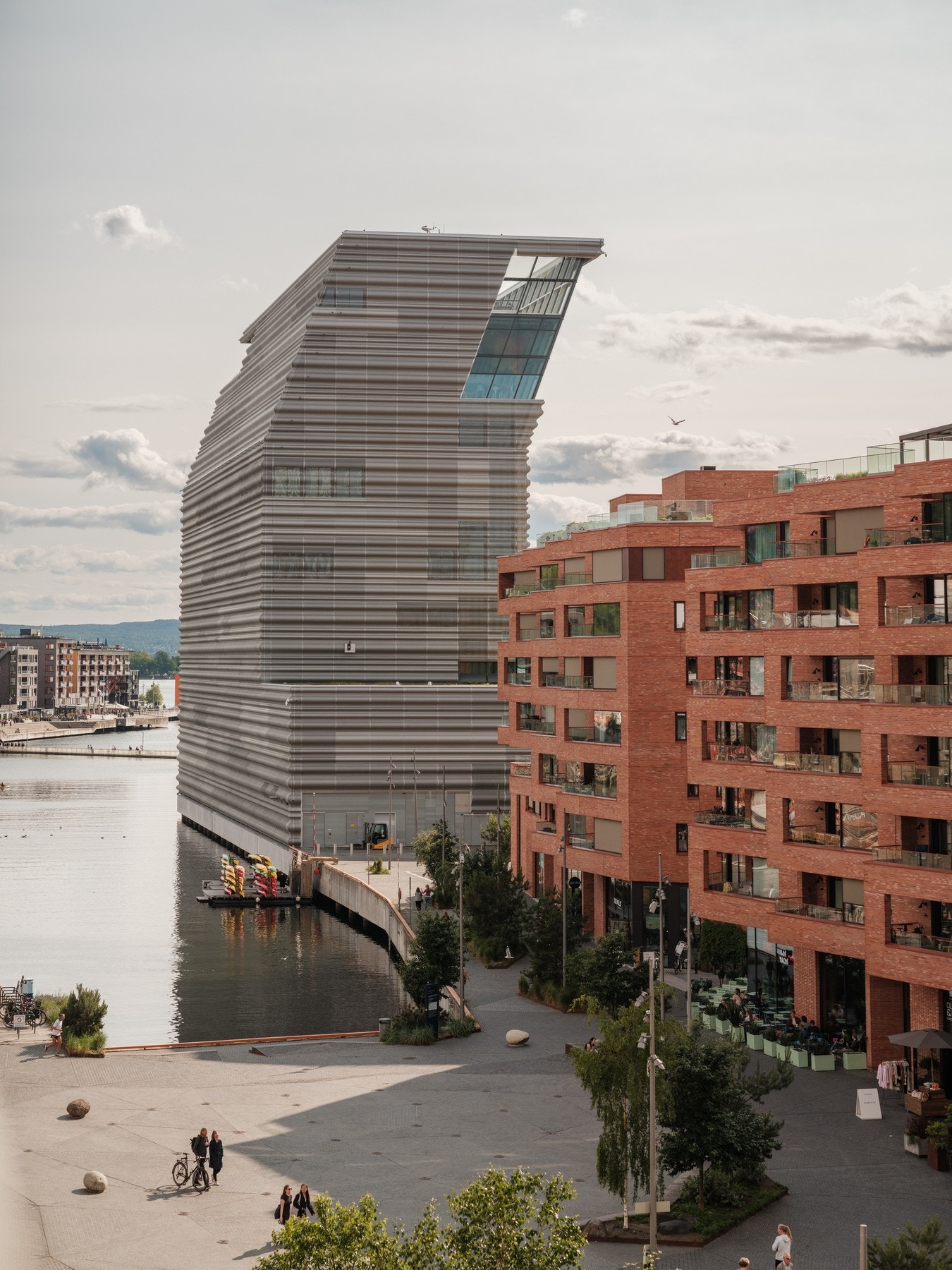 Dronning Eufemias gate 29 ligger midt i hjertet av Barcode-området i Bjørvika - en av Oslos mest moderne og ettertraktede bydeler. Galleribilde