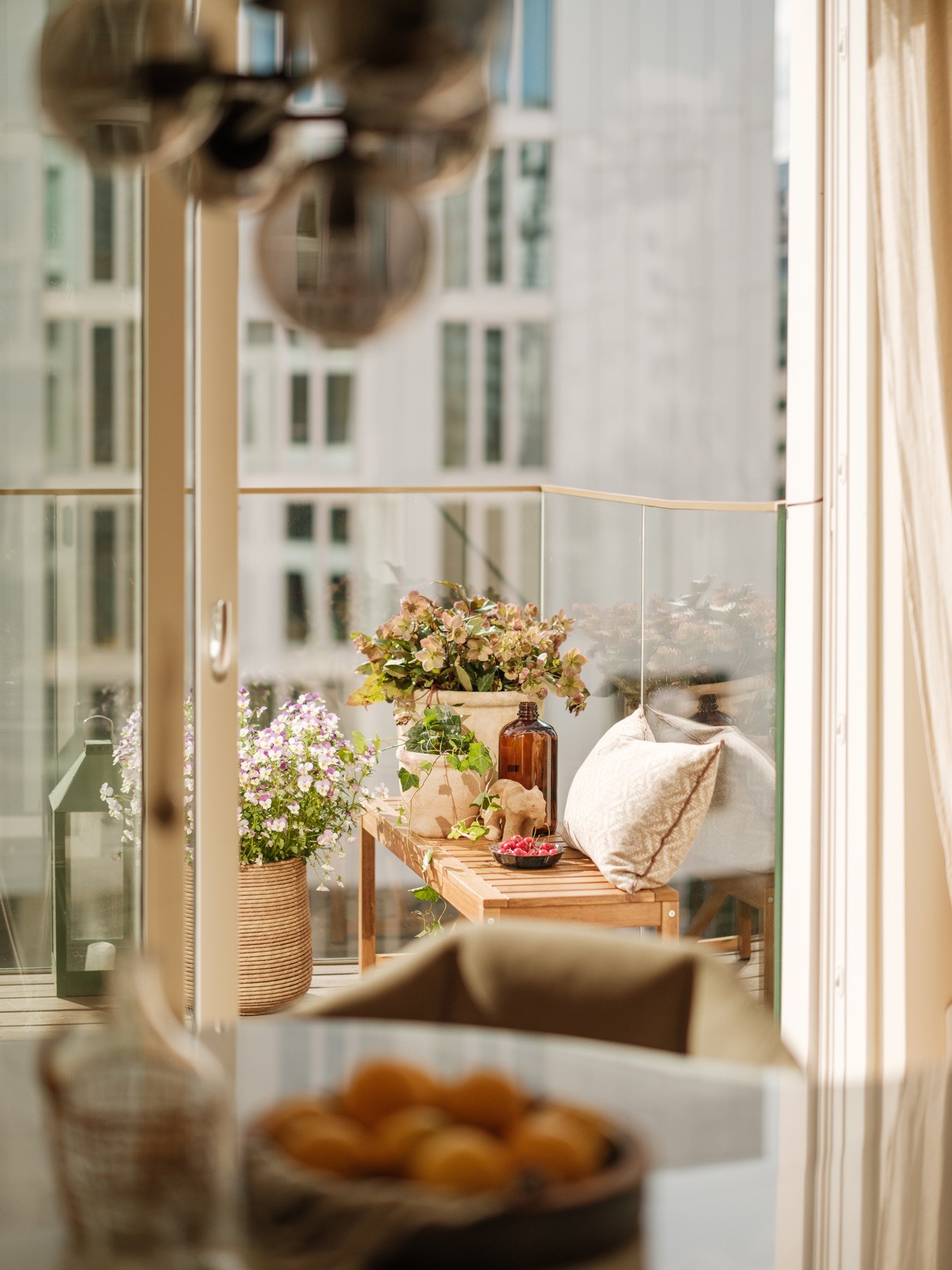 Fra stuen er det direkte utgang til en vestvendt balkong på ca. 7 m² Galleribilde