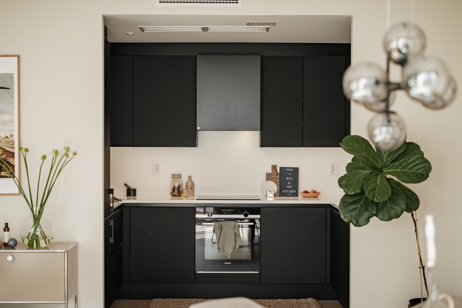 Sikkerhetsmessig er kjøkkenet godt ivaretatt med både Waterguard og komfyrvakt installert. Galleribilde