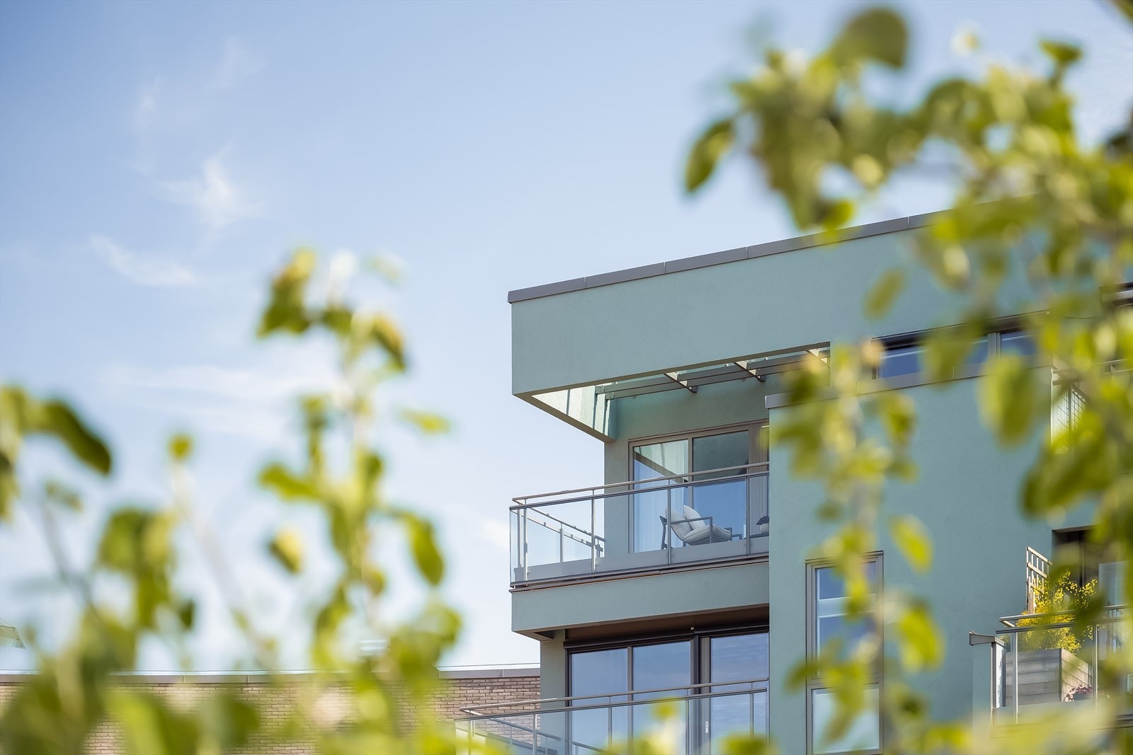 Leiligheten har god internbeliggenhet i sameiet, med tilnærmet null innsyn fra gateplan. Galleribilde