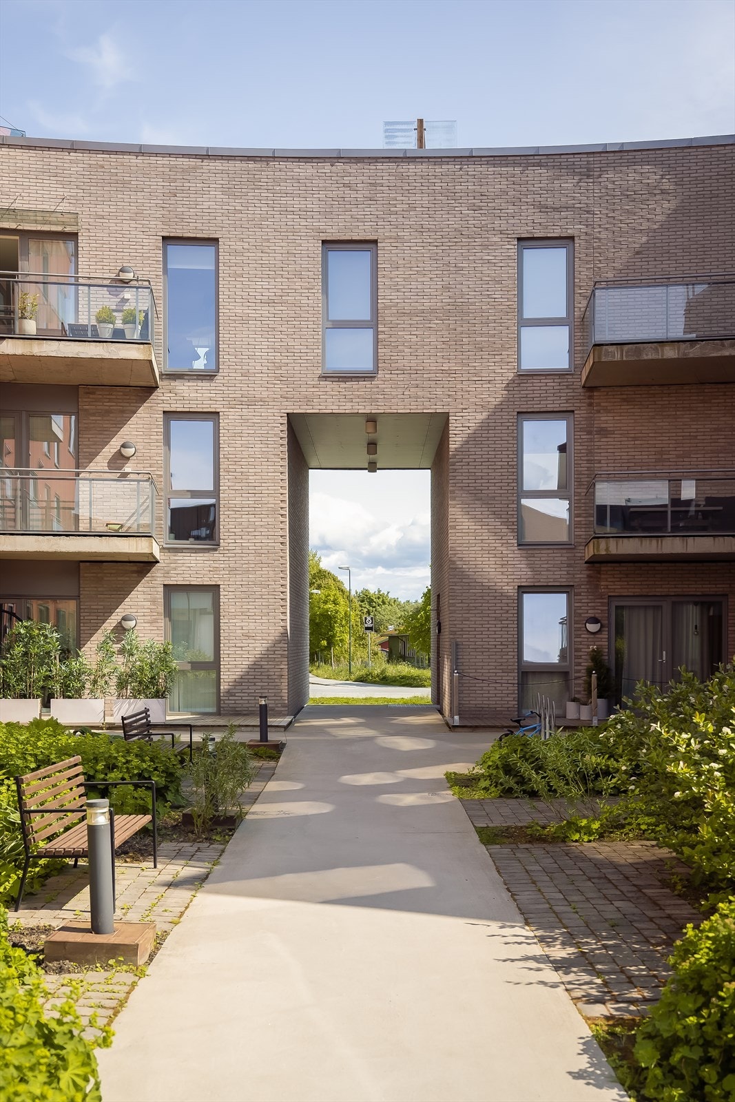 Tordenskiolds hage skiller seg ut med sine arkitektoniske detaljer, hvor fasadene kombinerer bruken av teglstein- og murfasader i fin fargeharmoni. Galleribilde