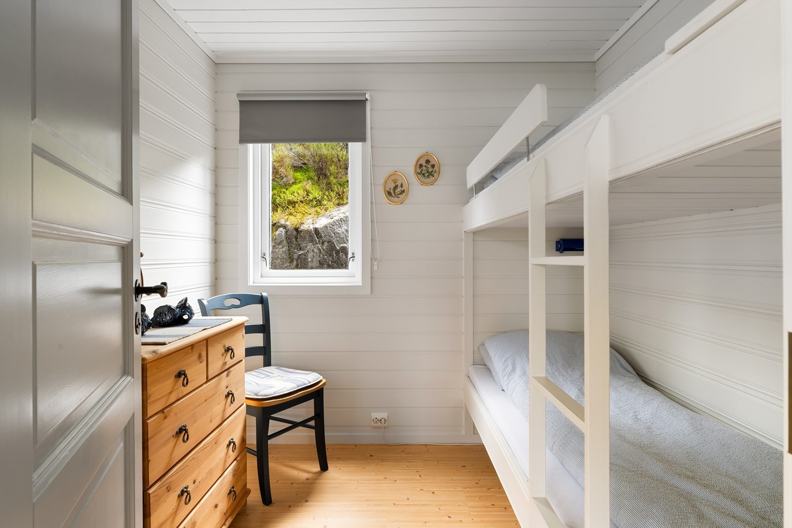 Soverom 2 med stedbygd køyeseng. Galleribilde