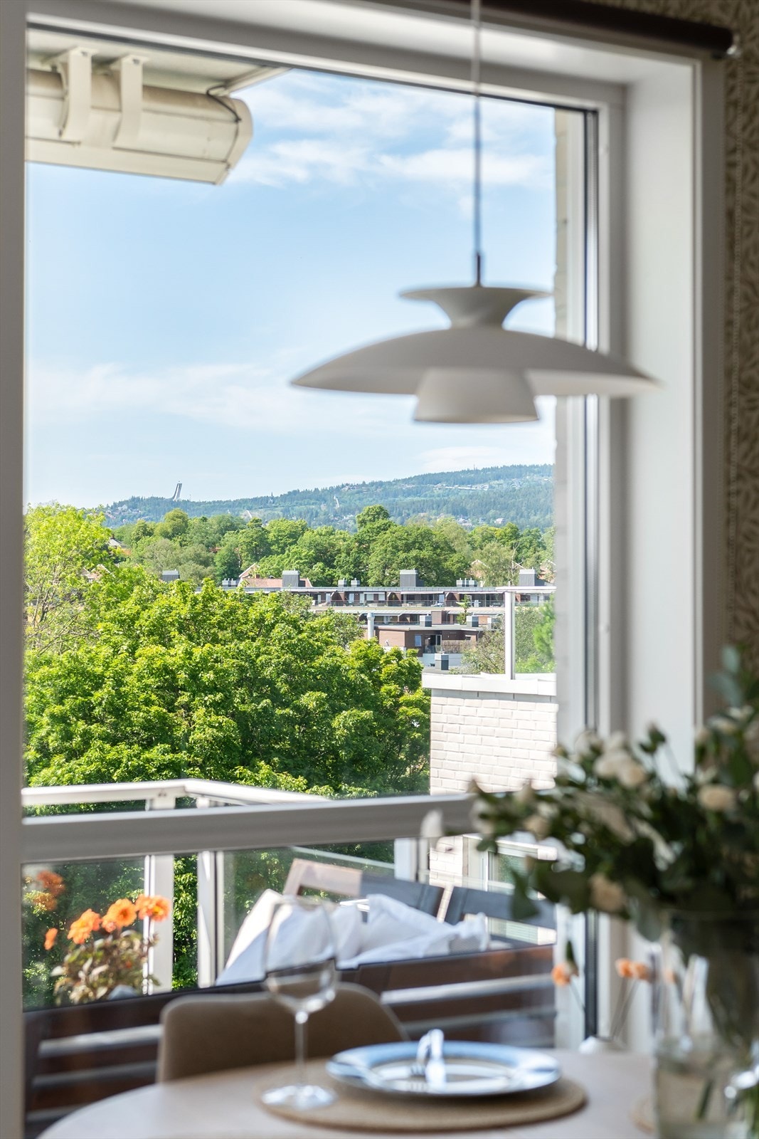 Nydelig utsikt fra stue -og kjøkkenvinduene Galleribilde