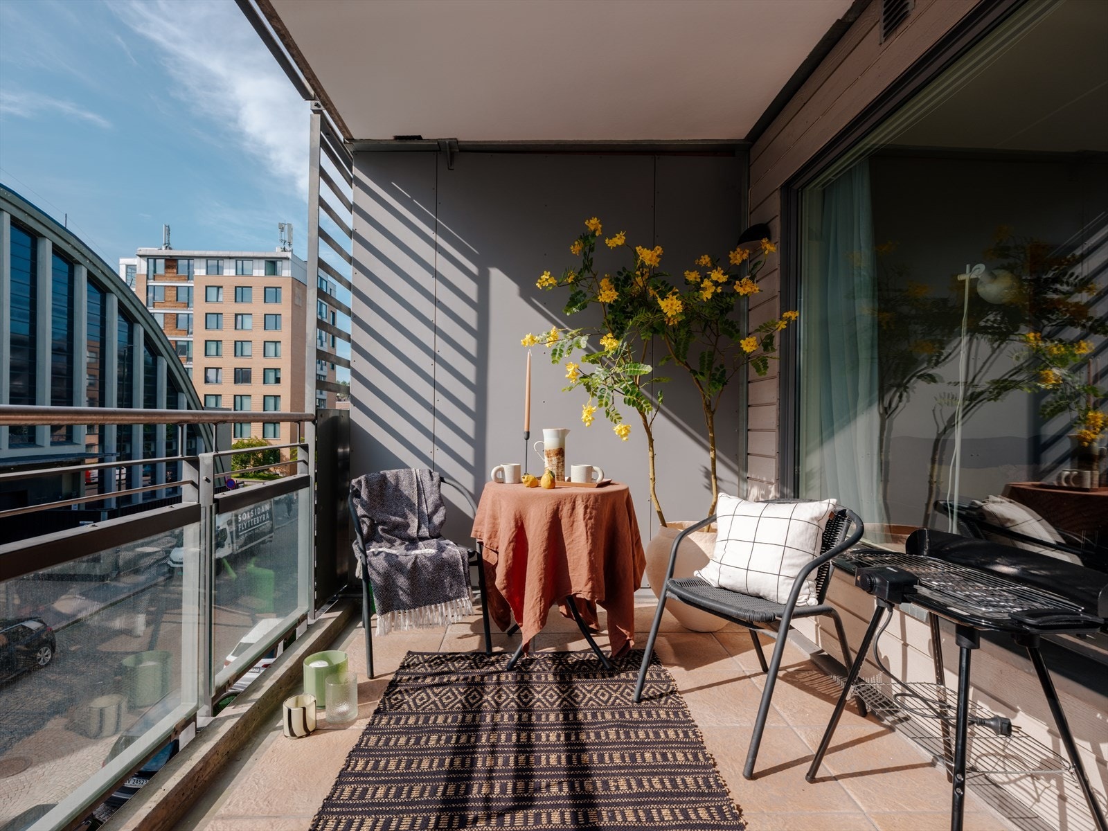 Leiligheten har en stor, solrik balkong på hele 13 kvm som ligger vendt mot vest. Galleribilde