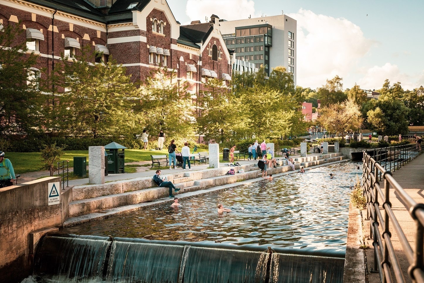 Om man ønsker å ta seg et bad på sommerstid så er det kun kort avstand til Nydalen badeplass. Galleribilde