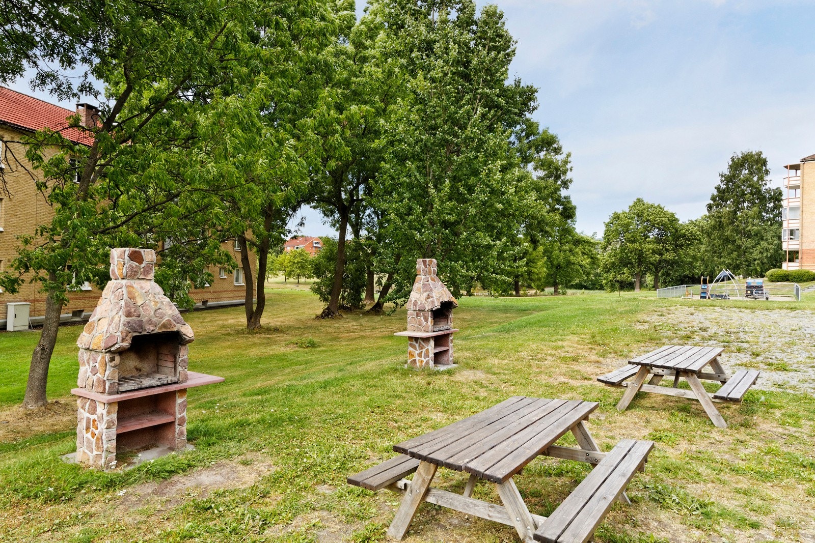 Borettslaget har flere grillplasser, en lekeplass for beboerne, to vaskerianlegg og et velferdslokale. Galleribilde