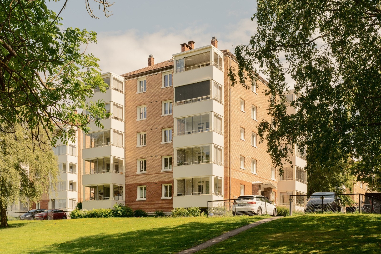 Meget attraktiv og skjermet beliggenhet i grønne omgivelser på Valle Hovin, uten gjennomgangstrafikk. Galleribilde