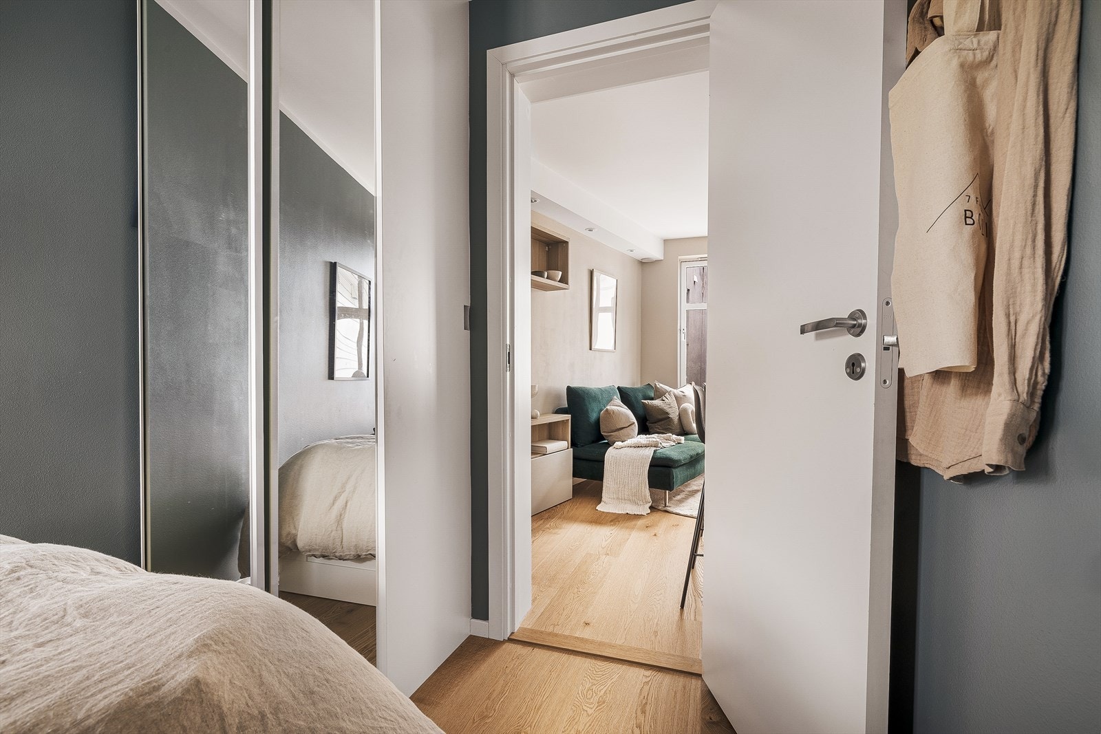 Merk at det er god plass til å bytte ut sommer- og vinterbekledningen og oppbevare denne i den romslige og innbydende boden i kjeller. Galleribilde