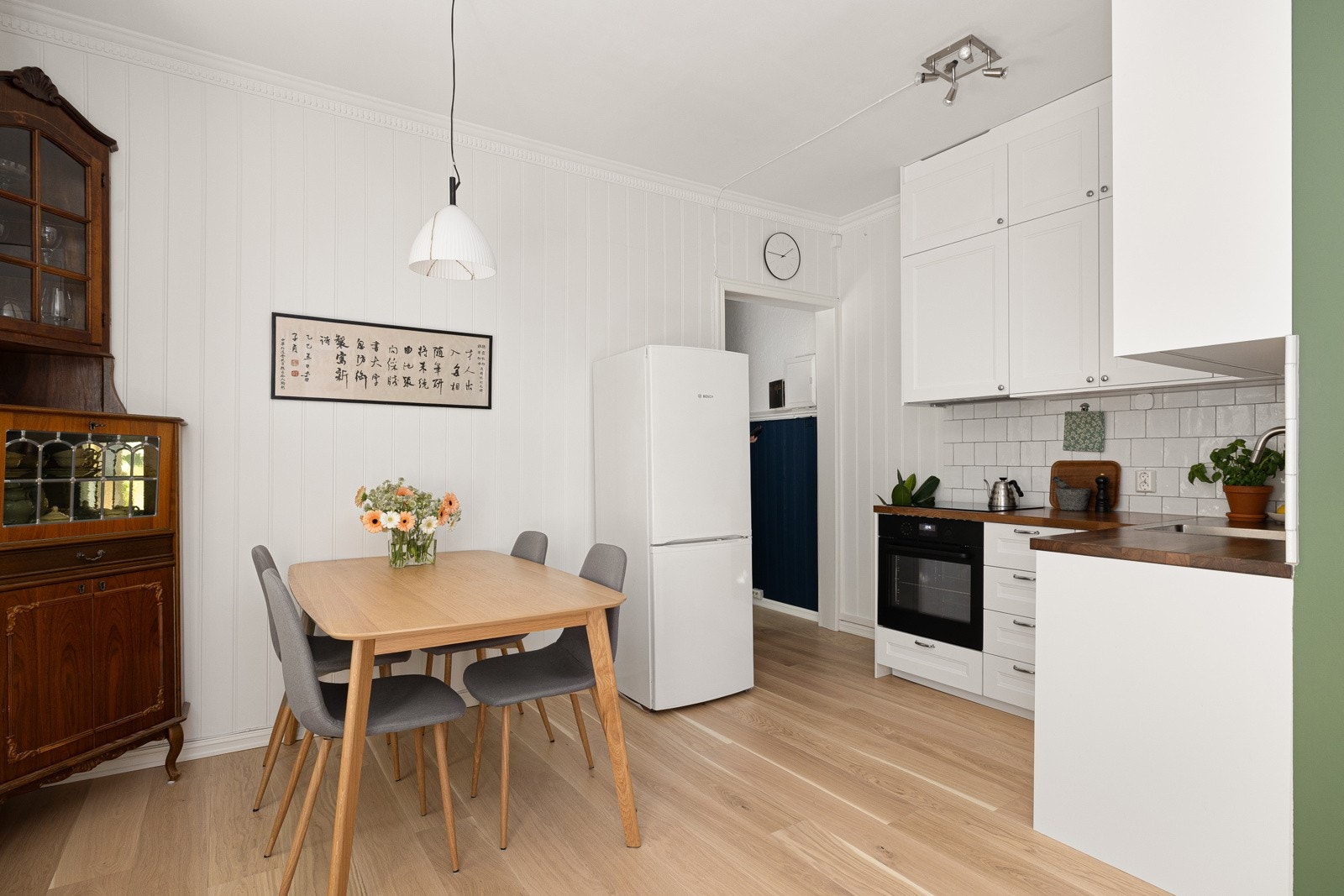 Her er det god plass til spisebord for hyggelige sammenkomster. Galleribilde