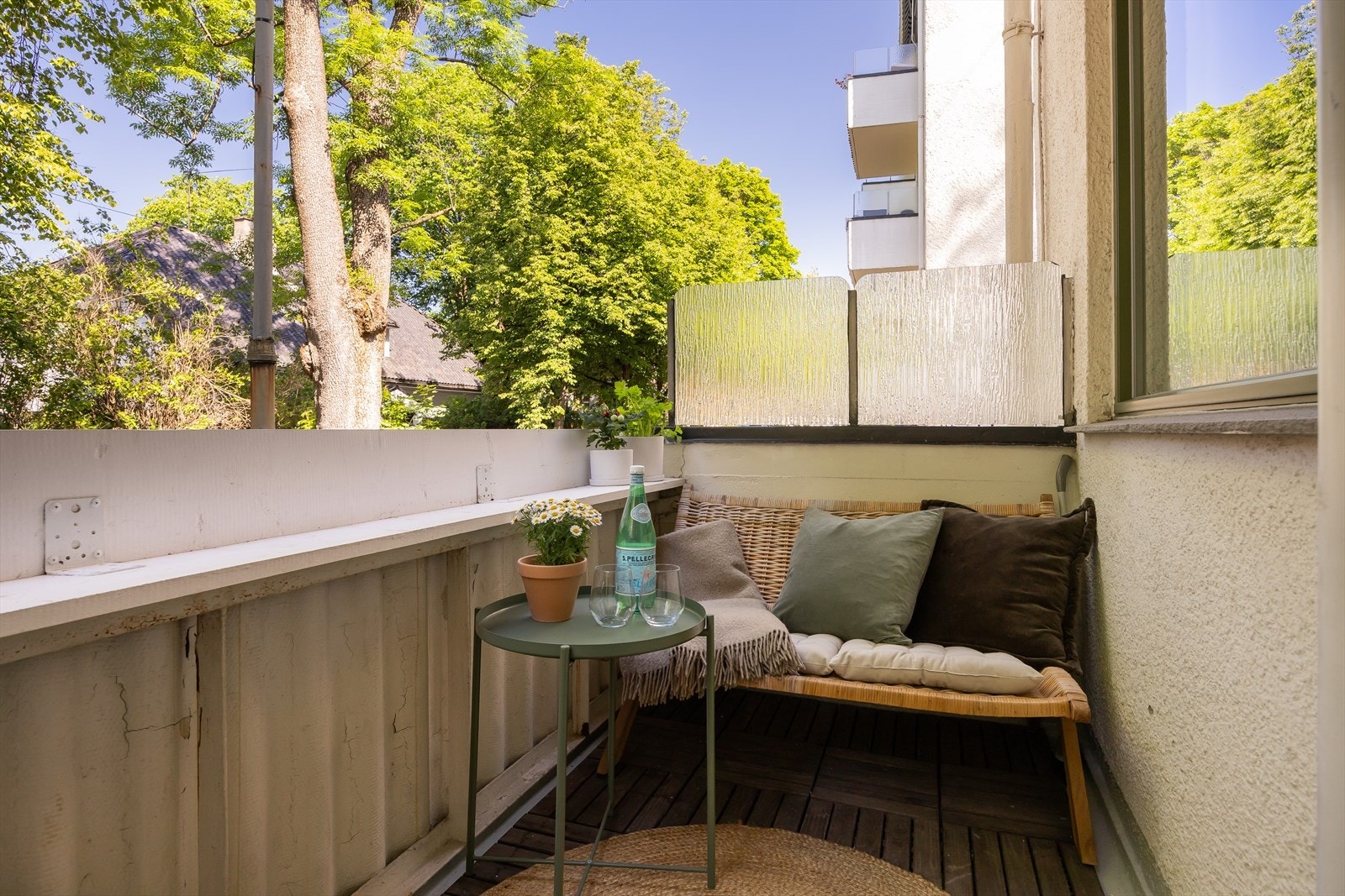 Vestvendt balkong på 4 m² med adkomst fra stuen. Galleribilde