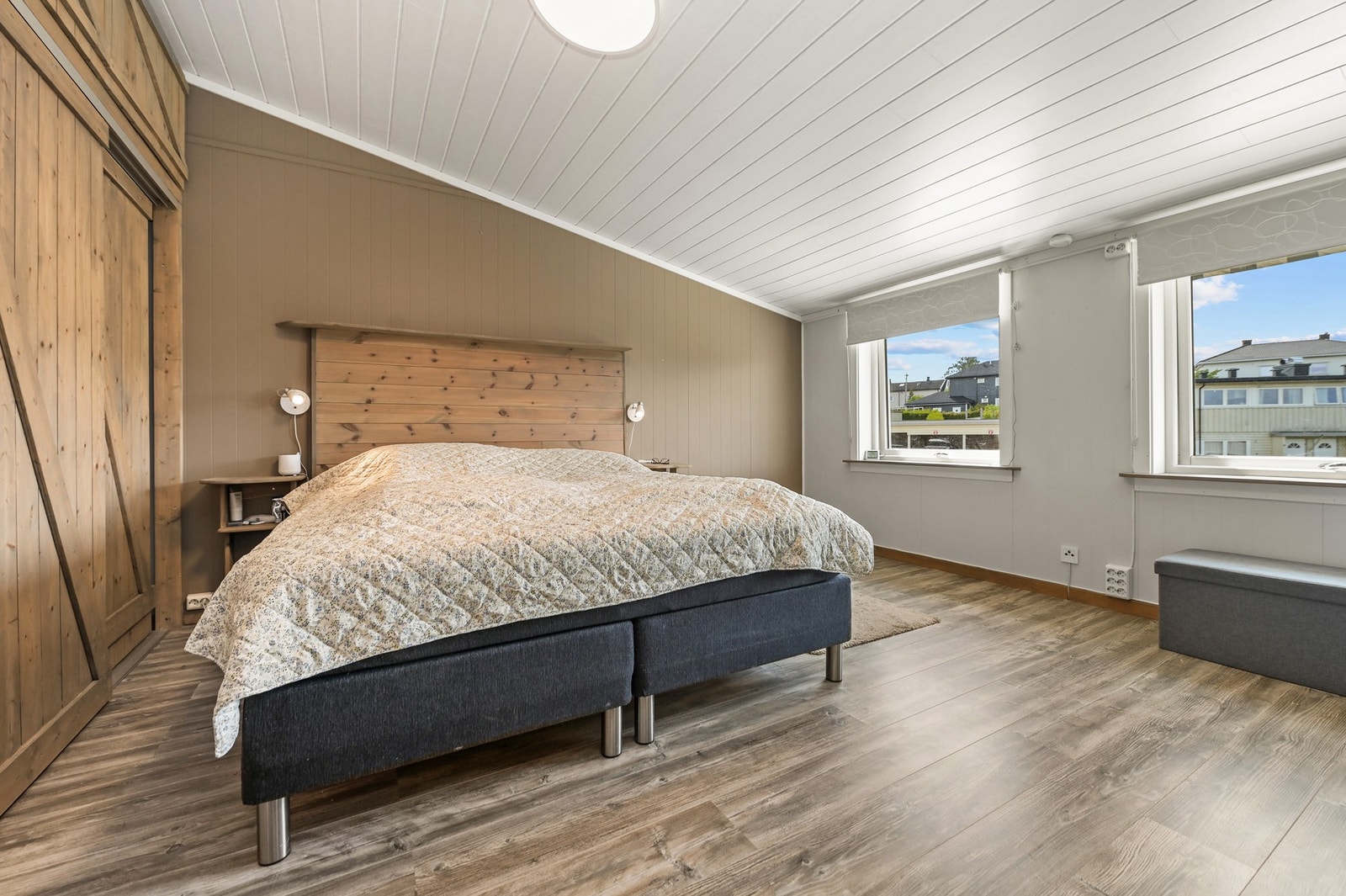 Det har opprinnelig vært tre soverom i boligen, mens det pr. i dag er to soverom. Galleribilde