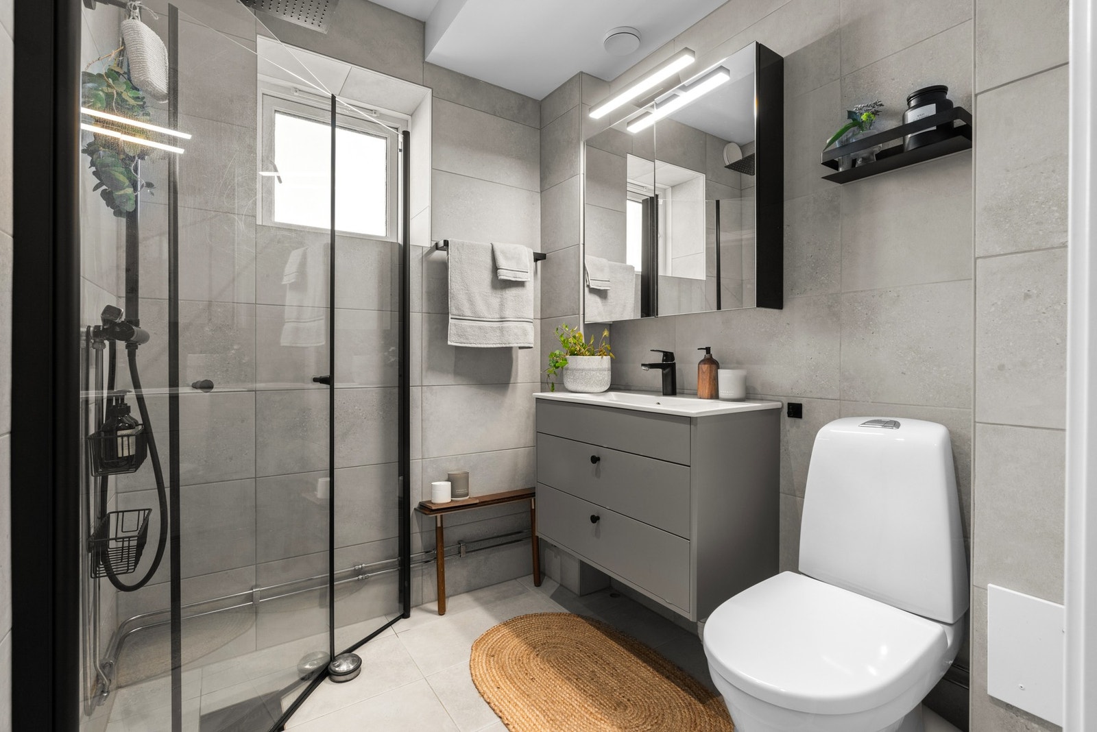 Badet ble overflateoppusset i 2021 med nye fliser og innredning for et moderne uttrykk. Galleribilde
